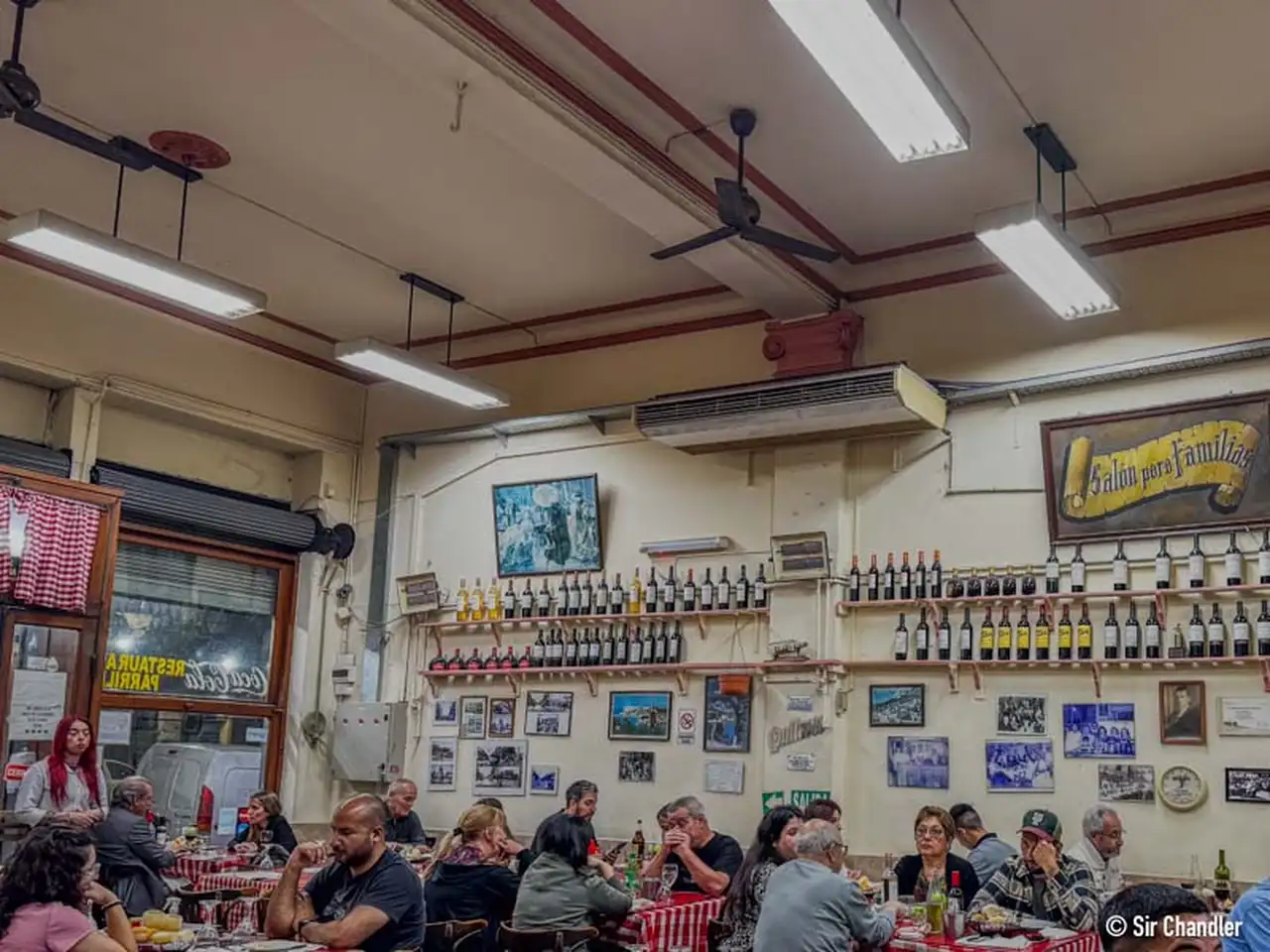 Spiagge Di Napoli es un bodegón especializado en pastas