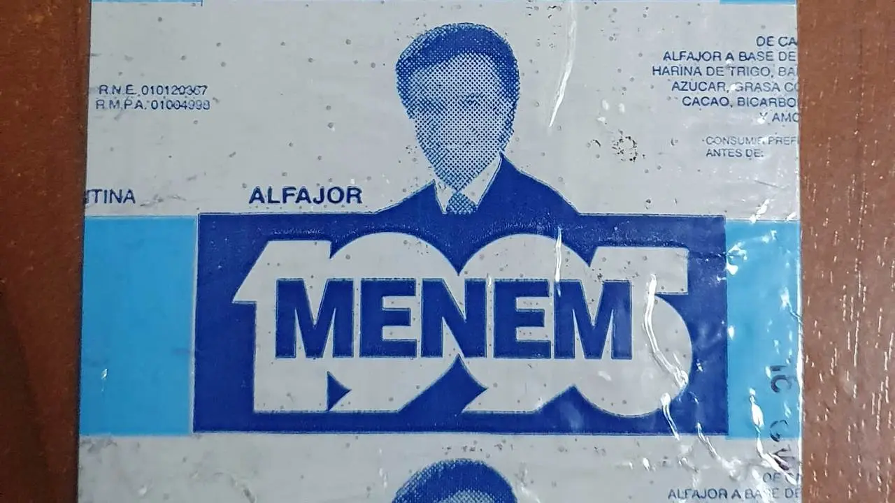 Una de las pocas veces que pagó por un envoltorio de alfajor fue por el de Menem y pagó $8000