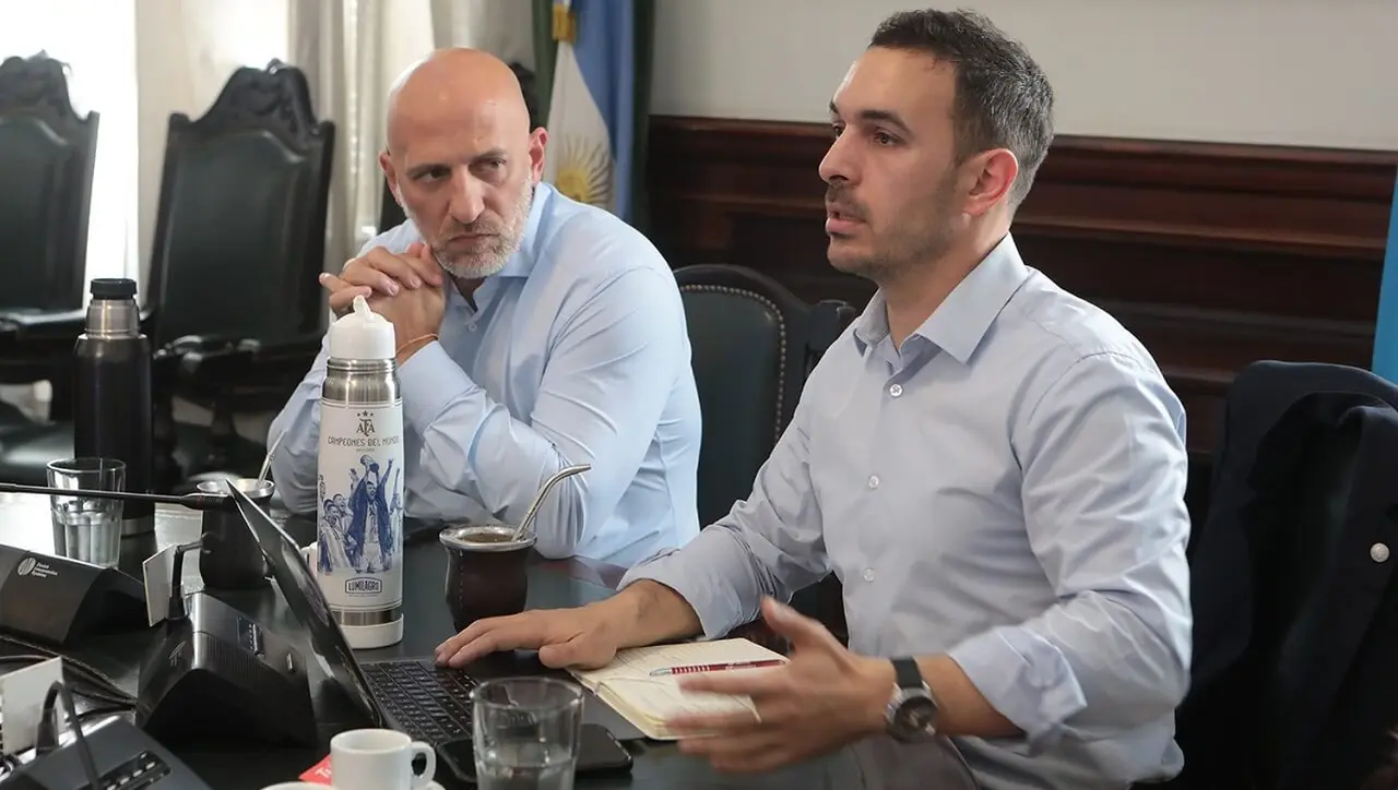 Emiliano Yacobitti, vicerrector de la Universidad de Buenos Aires y Sebastián Civallero, secretario de Ciencia y Técnica de la UBA