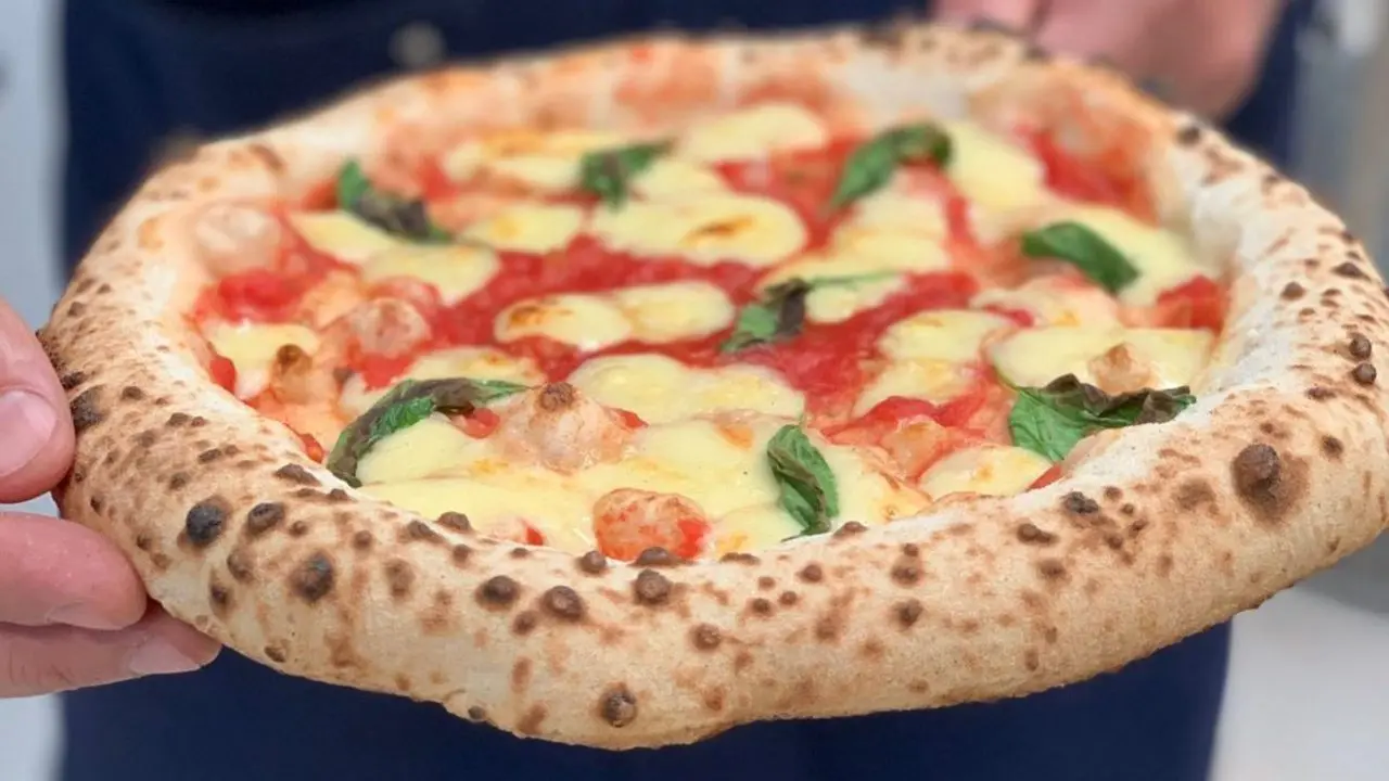 Argentina buscará al mejor pizzero del país para premiarlo con un viaje soñado