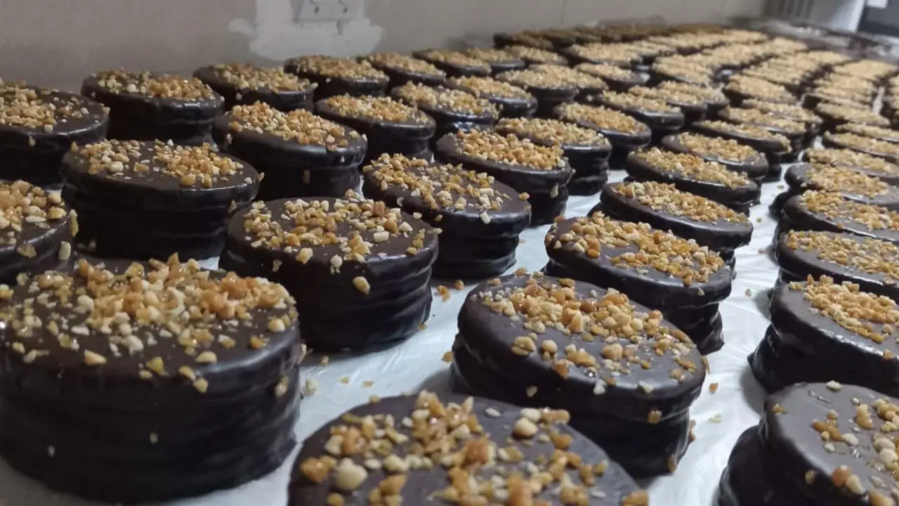 Producen 600 docenas de alfajores al mes con harinas y materias primas 100% pampeanas