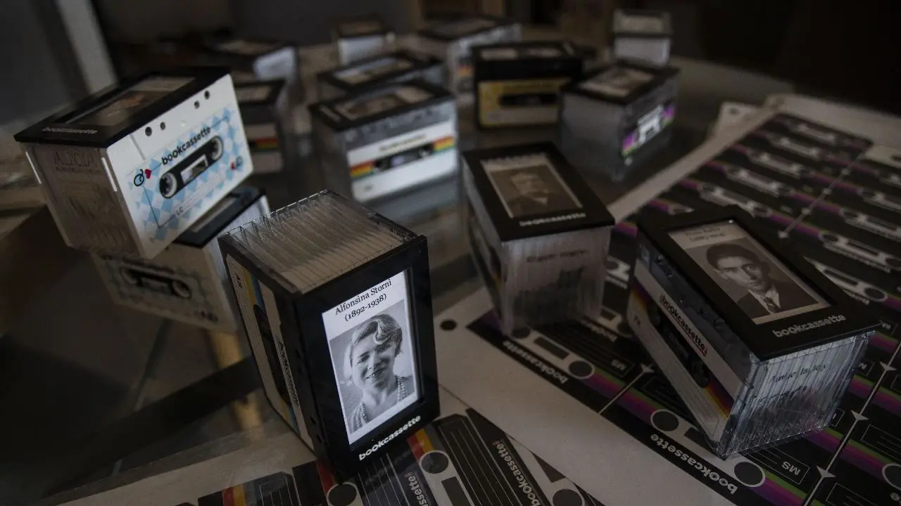 Bookcassette también lanzó la Constitución Nacional en pleno debate por la Ley Bases