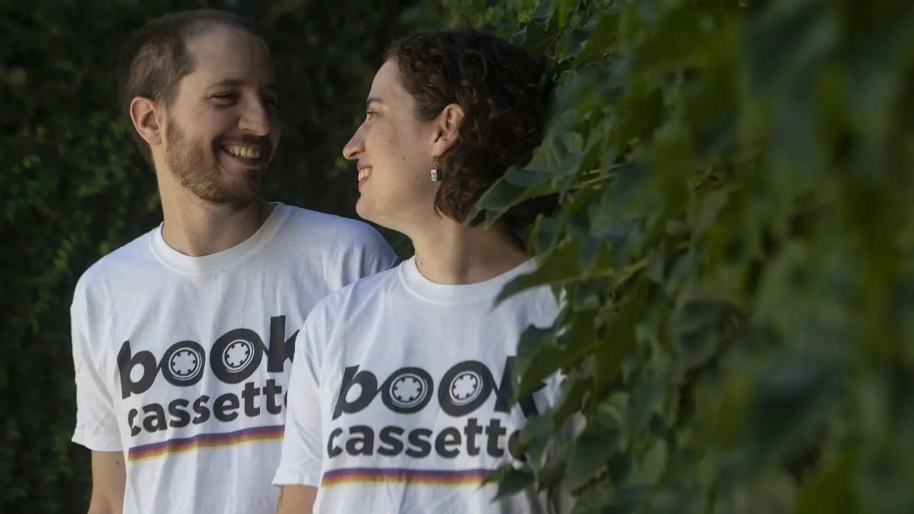 Bookcassette une nostalgia y literatura, cautivando a jóvenes, padres y coleccionistas