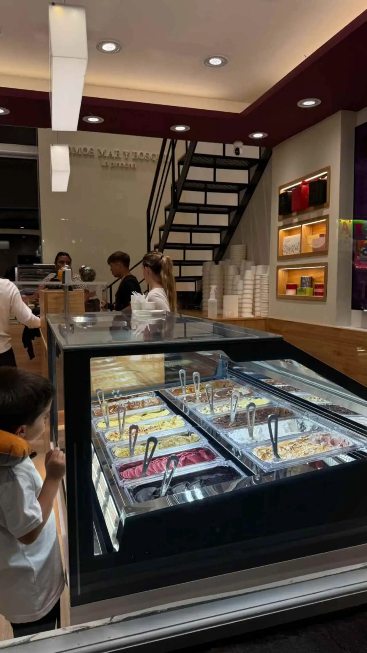 Doce sabores llevan clásicos de La Pinocha al formato helado y refuerzan su identidad chocolatera
