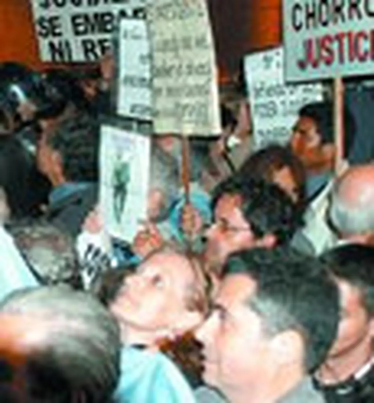 La Justicia reabre causa contra ex funcionarios por "corralito"