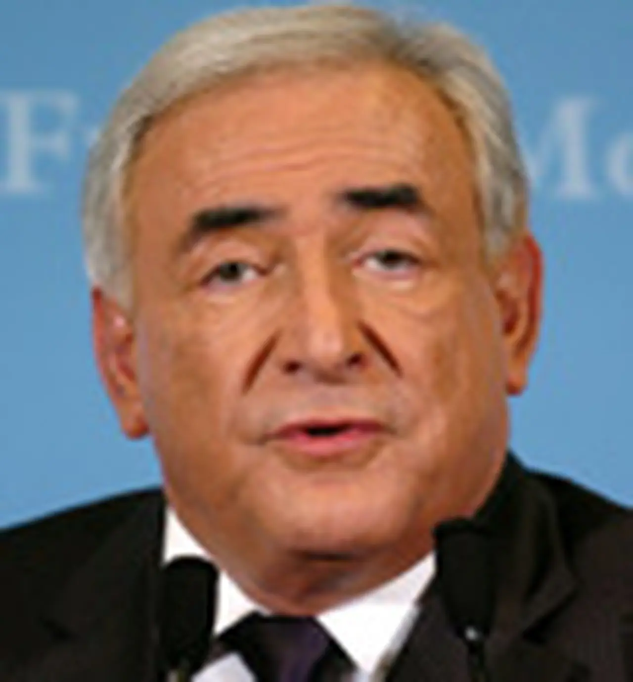 Asumió Strauss Kahn en el FMI y ratificó su polí­tica reformista