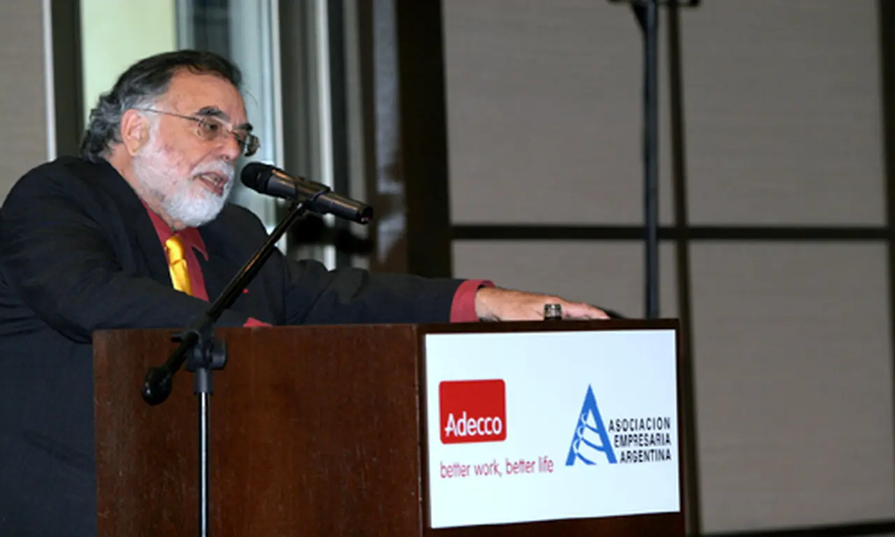 "Seguir con decisión el instinto y las ideas es una clave del éxito"