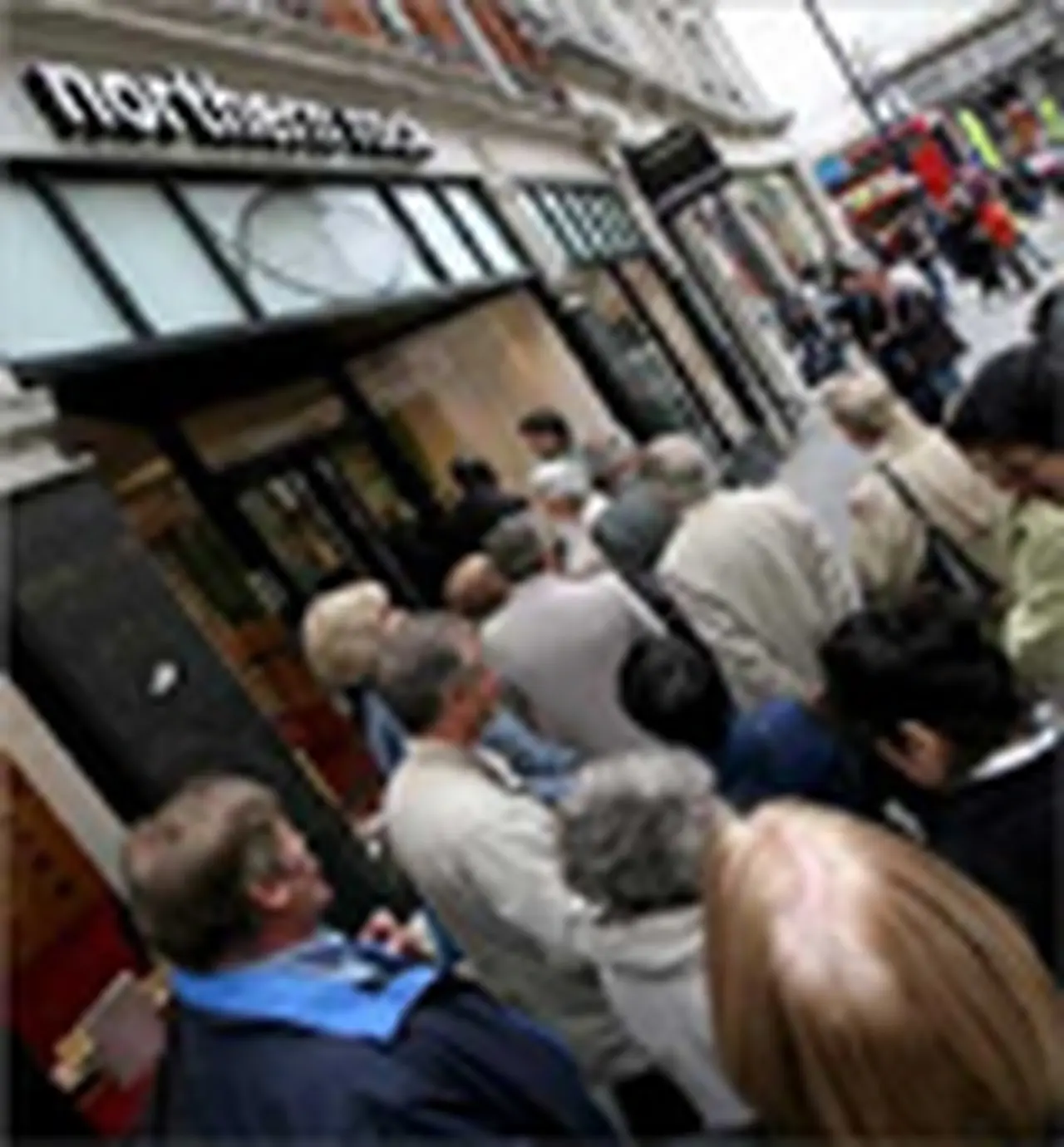 En tres meses un banco perdió la mitad de sus depósitos