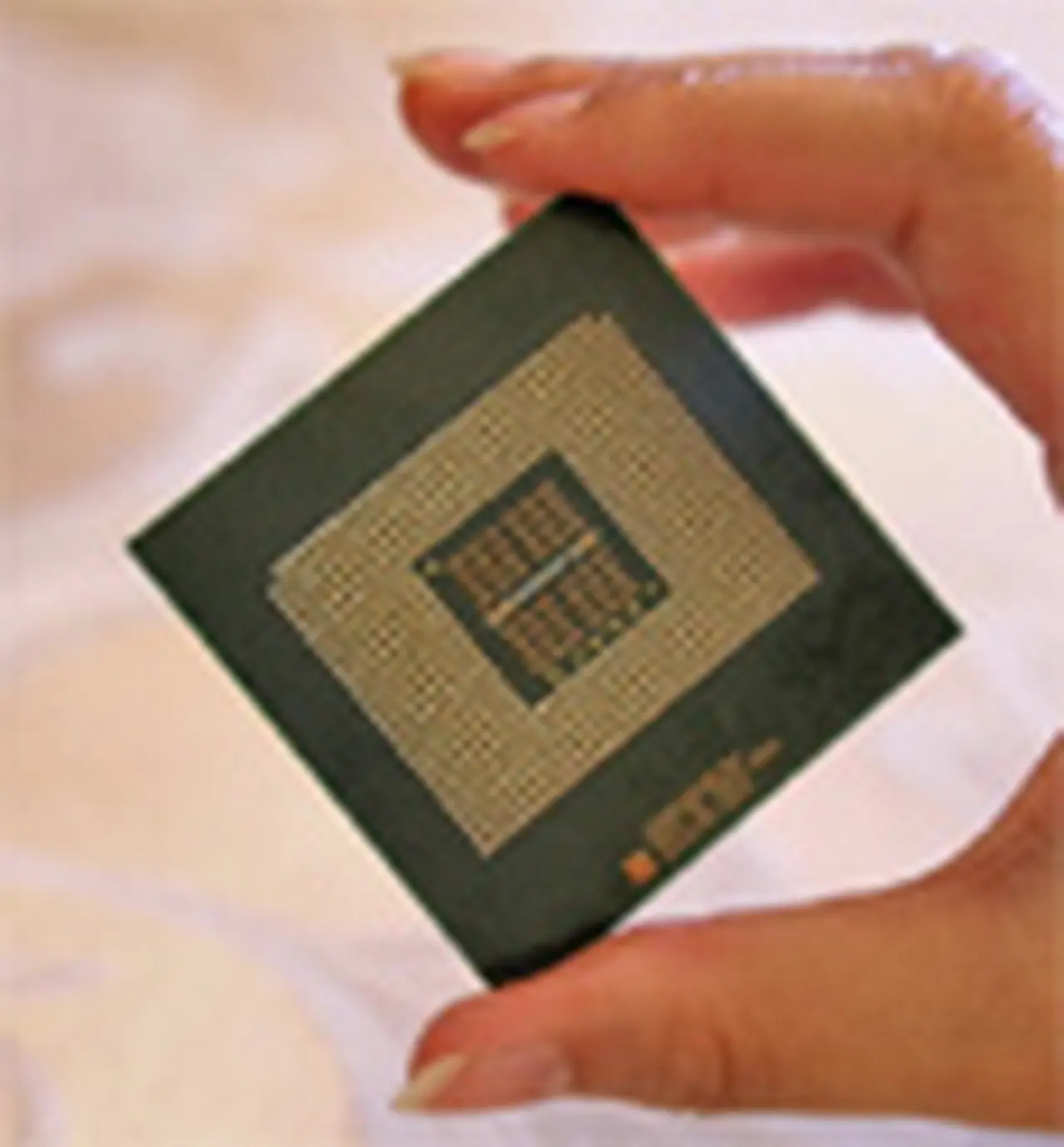 Intel sale a la caza de los teléfonos celulares