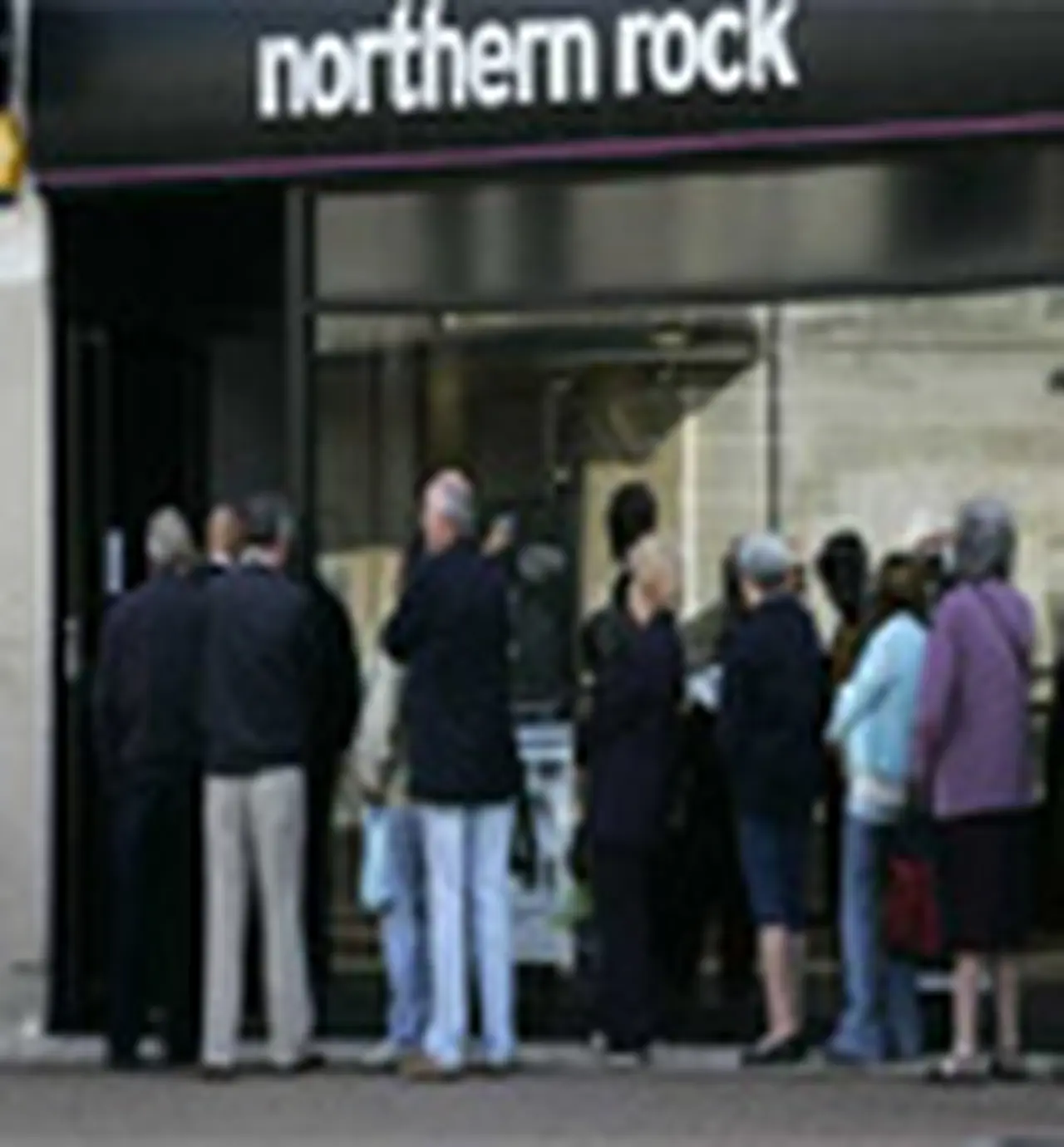 Se hunden las acciones de tradicional banco británico