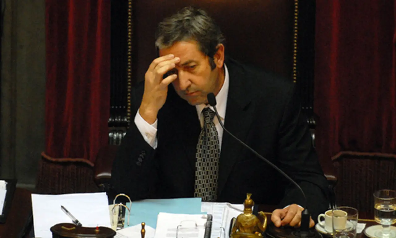 Cobos votó en contra del proyecto oficial de retenciones y no piensa renunciar
