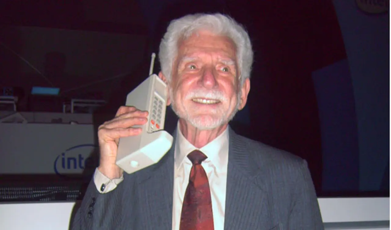 El padre del teléfono móvil cree que el celular aún es un bebé