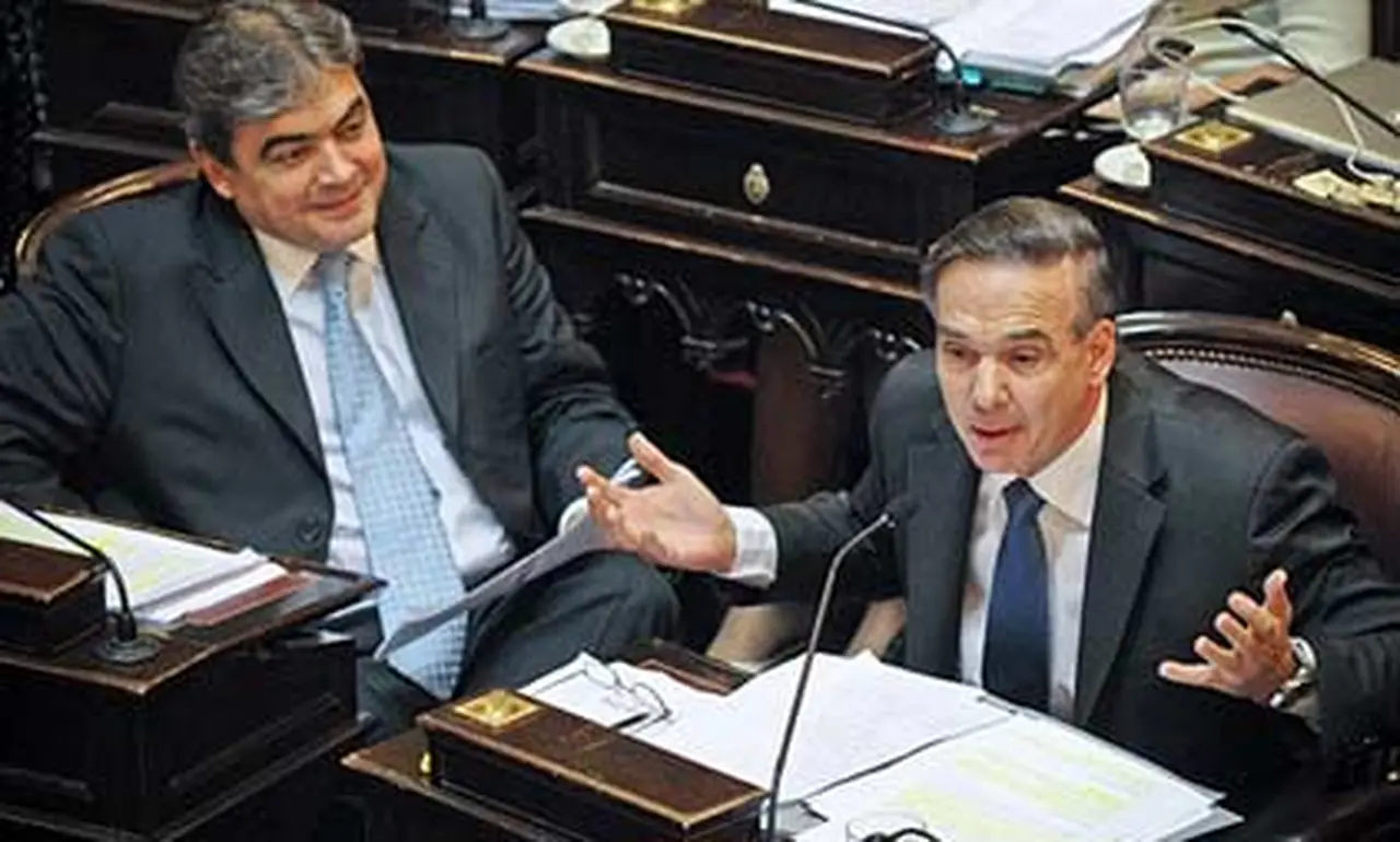 El kirchnerismo firmó dictamen para regular las cautelares contra el Estado