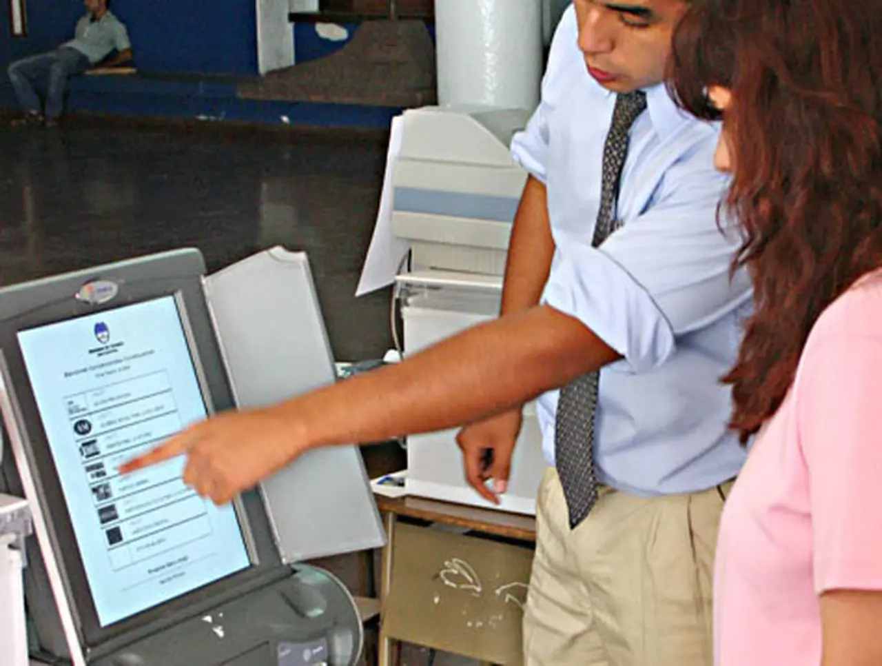 "El voto electrónico no es universal y no es soberano"