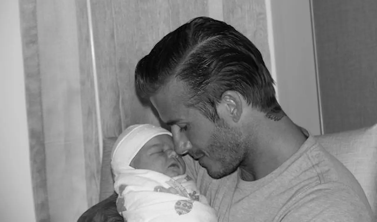 Por medio de las redes sociales, Victoria y David Beckham presentaron a su hija