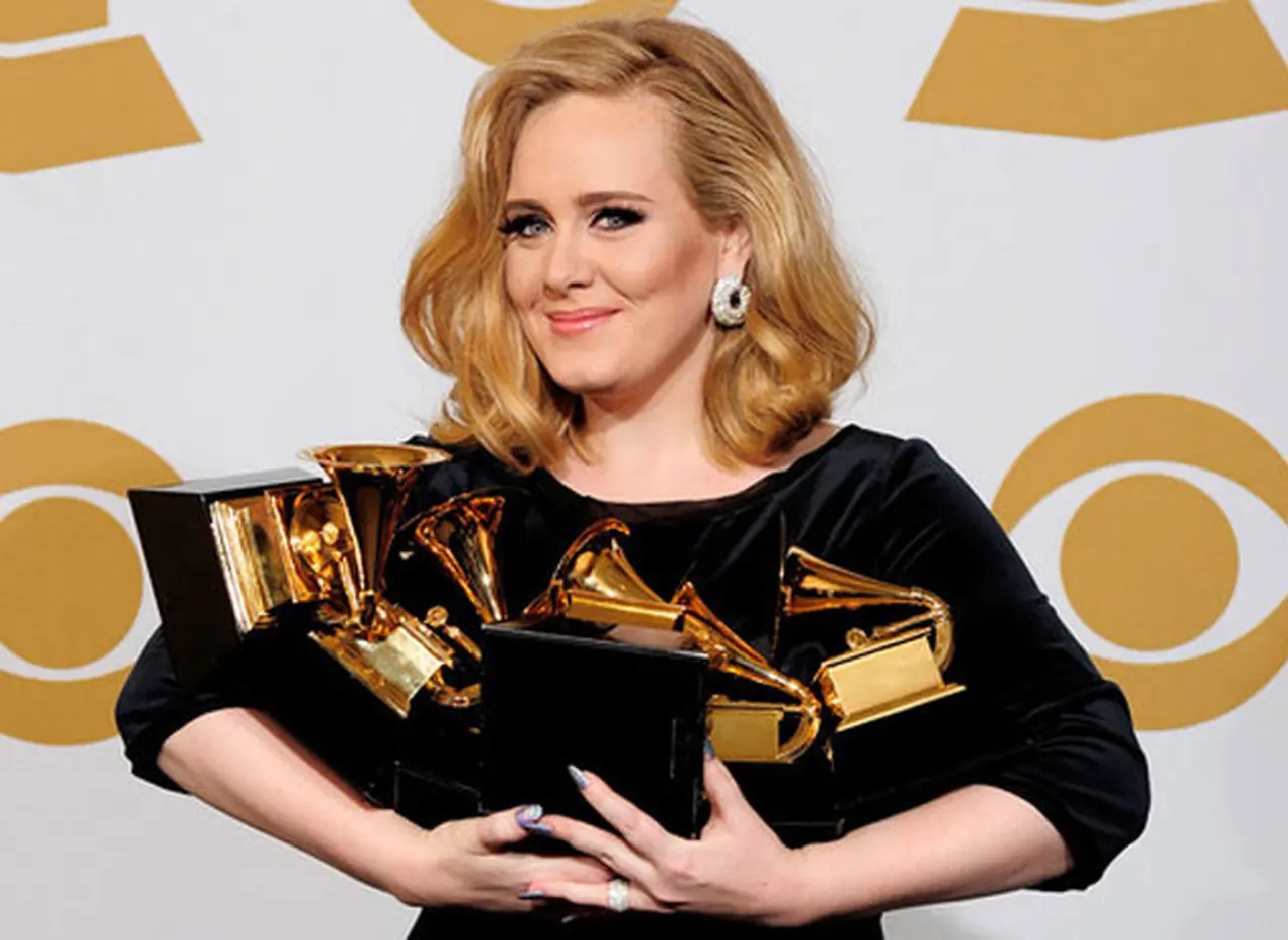 Adele volvió a lo grande y se consagró como la reina de los Grammy