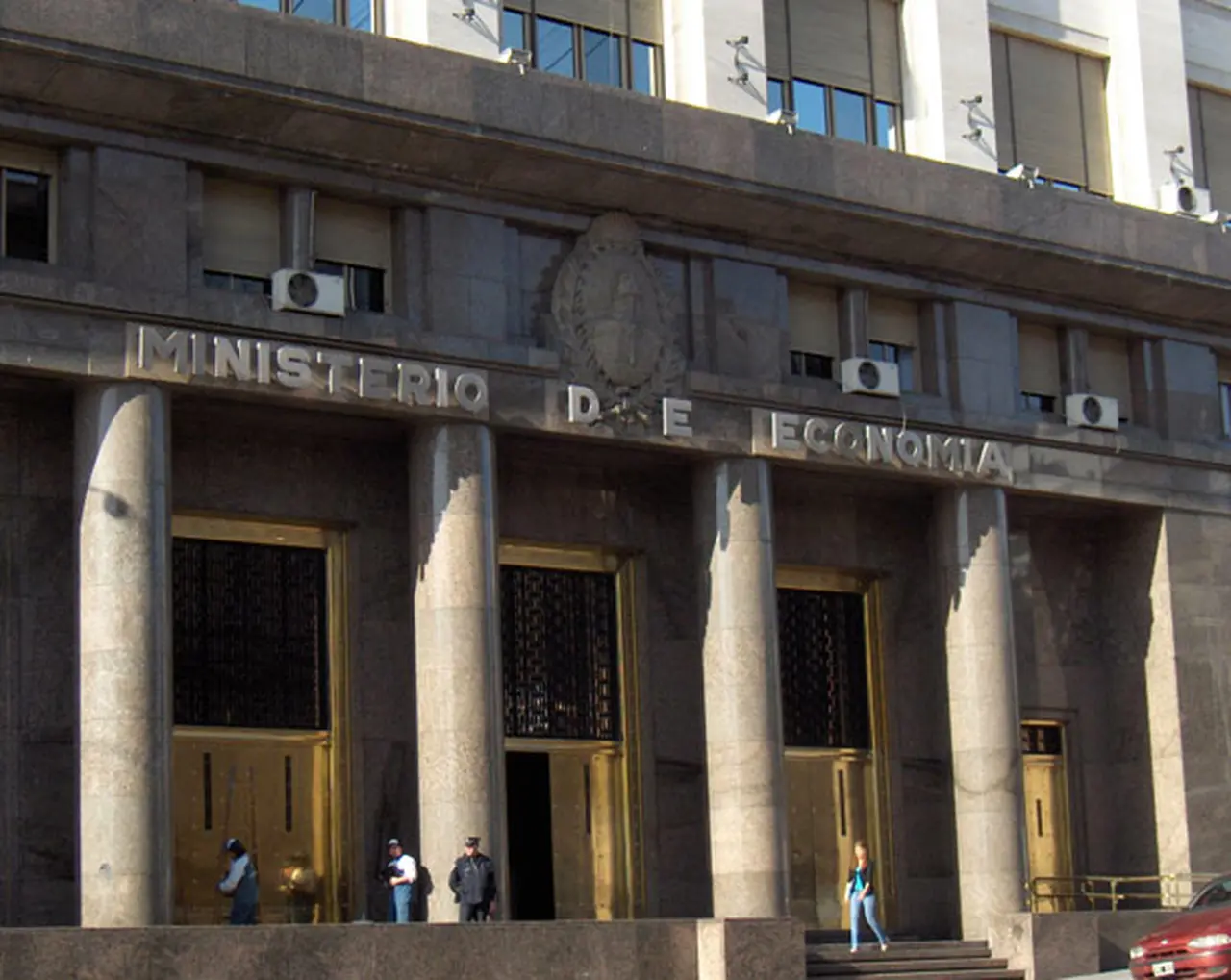 El nuevo canje que analiza Economí­a implicarí­a la emisión de bonos por u$s4.800 M