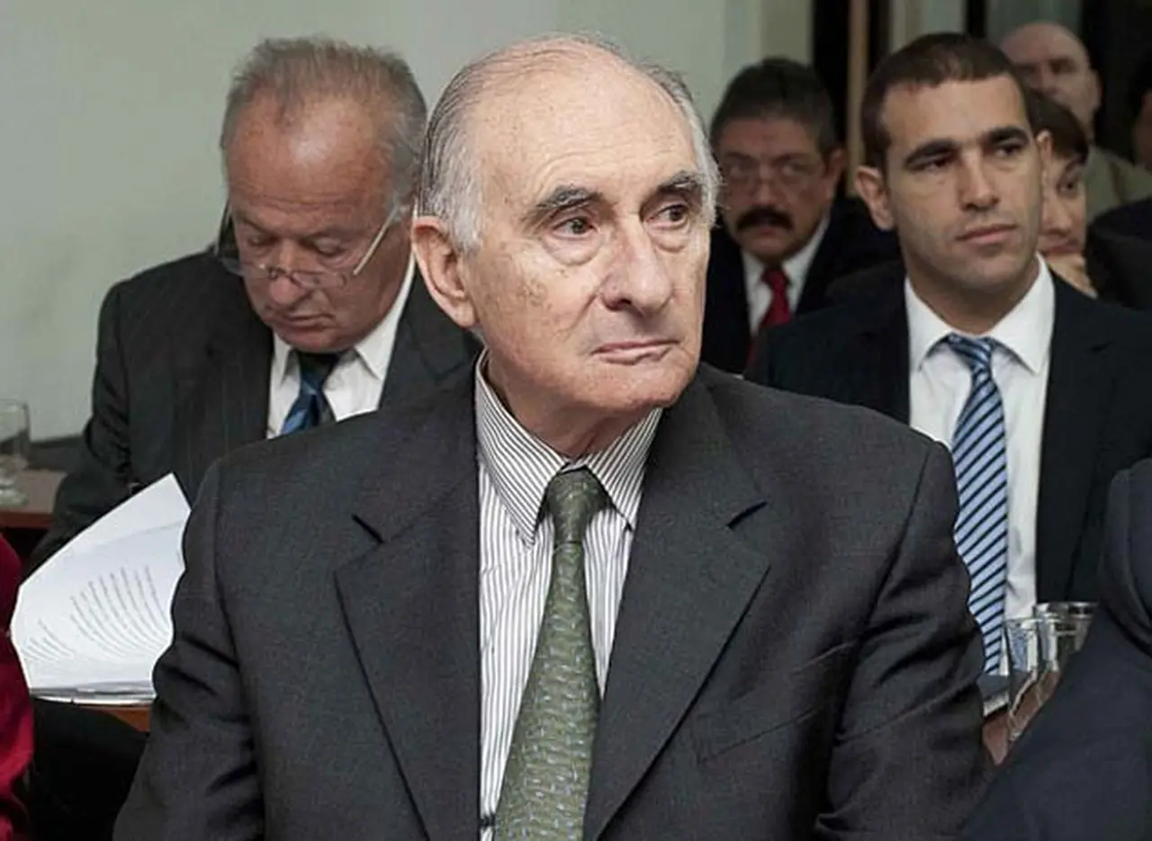 El Tribunal Fiscal avaló un reclamo de De la Rúa para no pagar Ganancias