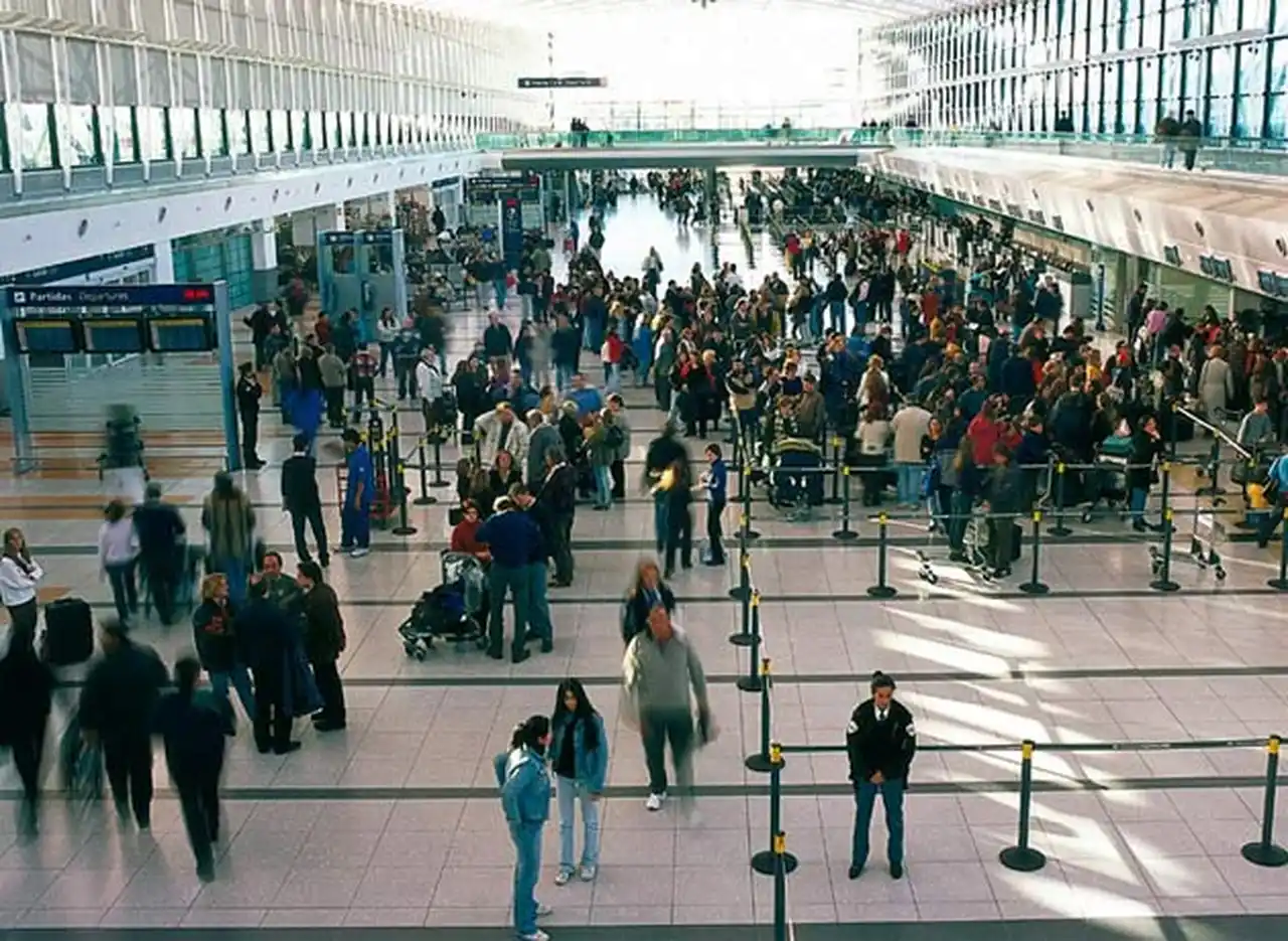 Turismo: tras la devaluación, las reservas de los argentinos para viajar al exterior cayeron un 20%