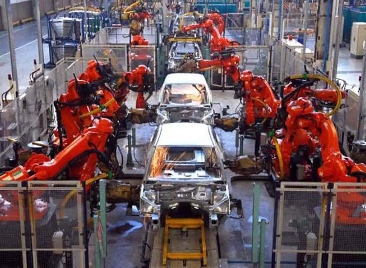 Automotrices adelantan vacaciones por caí­da de las exportaciones a Brasil