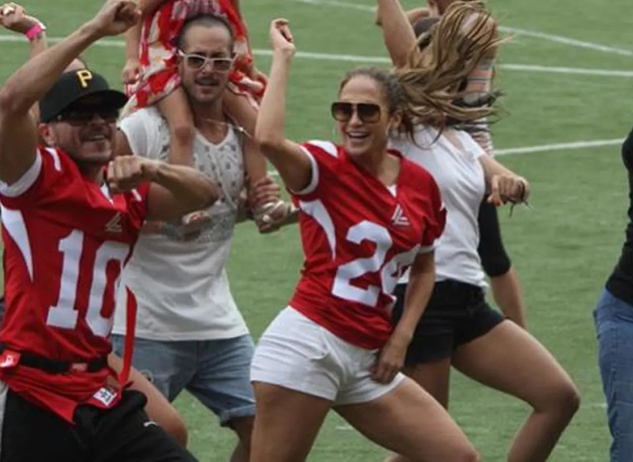 Jennifer Lopez se sube al caballo de la "maní­a Gangnam Style"