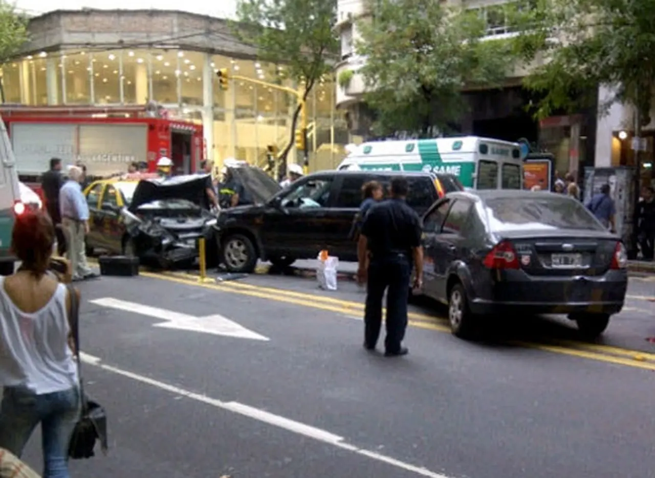 Otra vez, un choque múltiple en la avenida Santa Fe involucra a un taxista