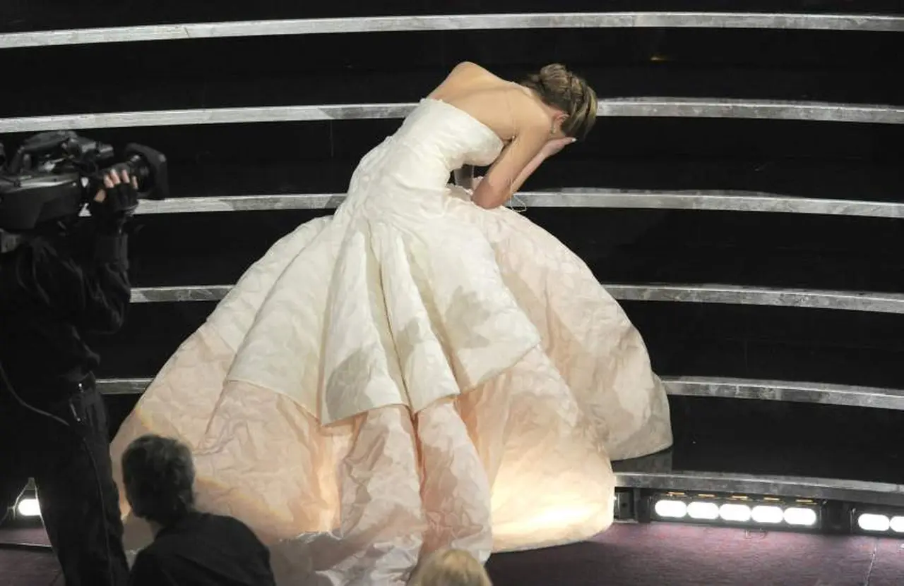 La fuerte caí­da de Jennifer Lawrence durante la entrega de los premios Oscar