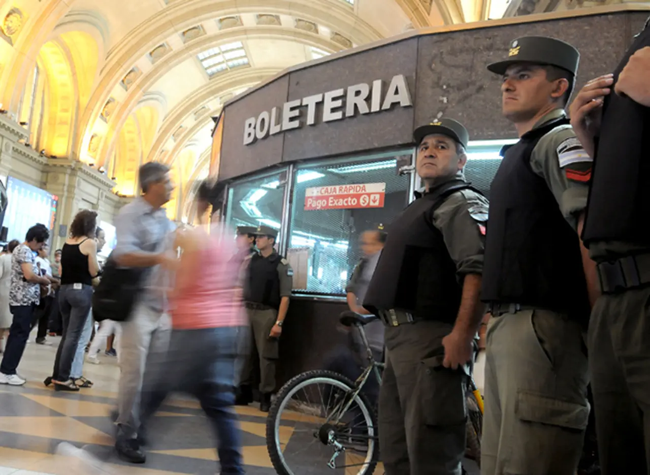 El Gobierno decidió ampliar la presencia de Gendarmerí­a y Prefectura en los trenes