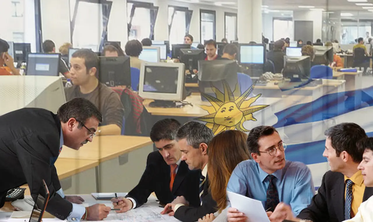 En Uruguay, 60% de los que se postulan para un empleo calificado son profesionales argentinos