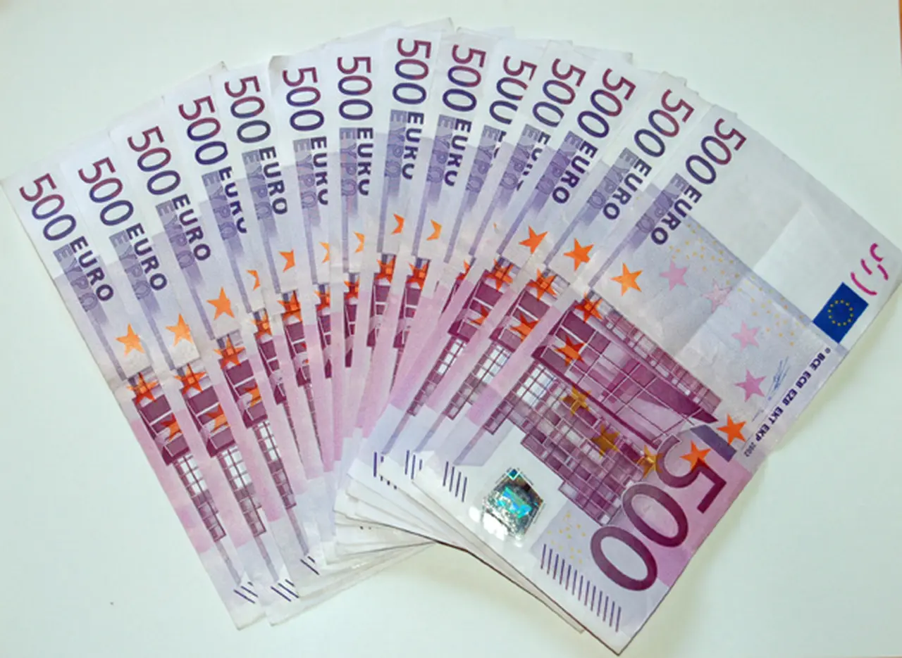 El billete de 500 euros podrí­a comenzar a desaparecer
