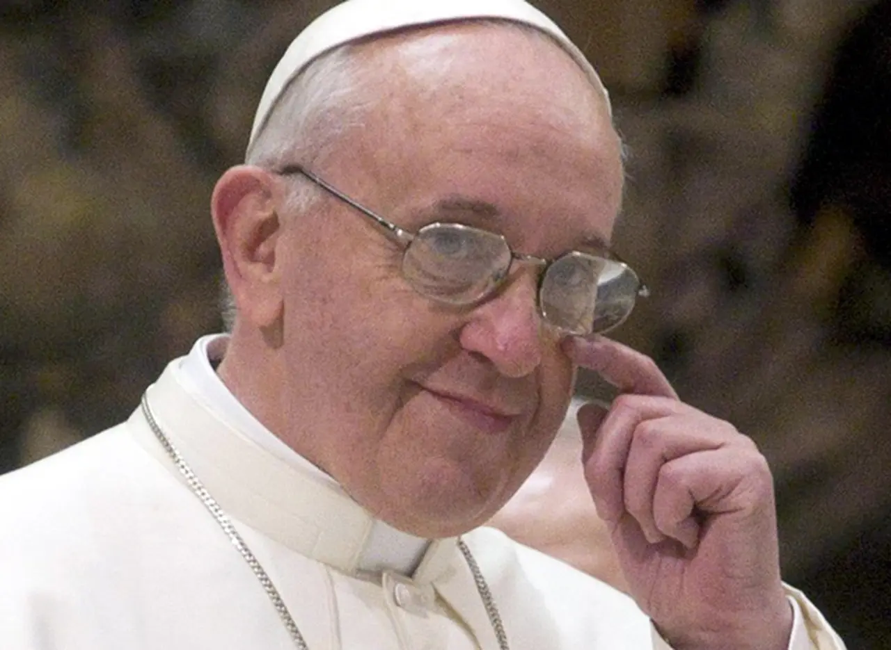 Francisco, ante miles de fieles: "Hasta el Papa tiene pecados y muchos"