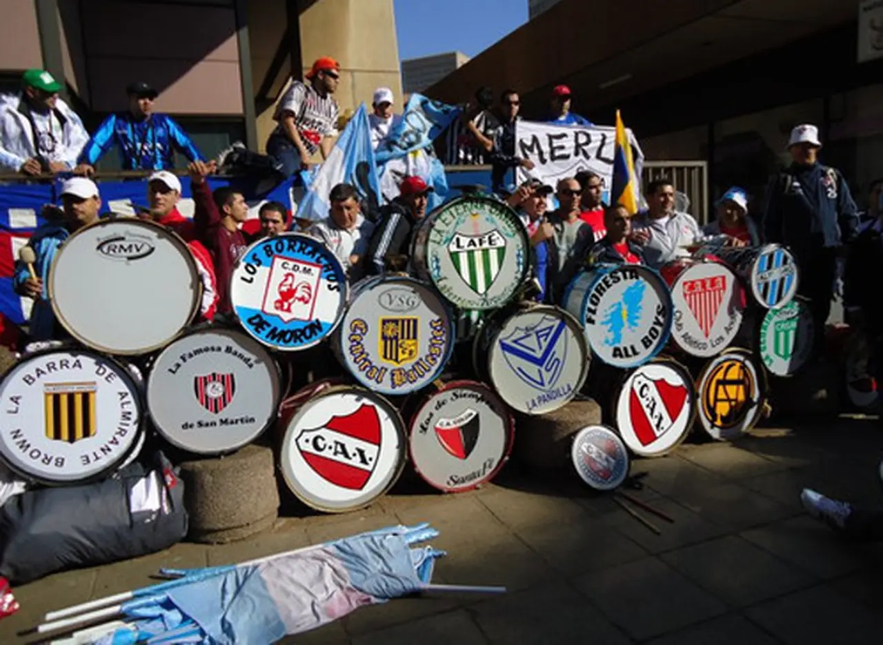 Los barrabravas se quedan con el 40 por ciento de los fondos de los clubes