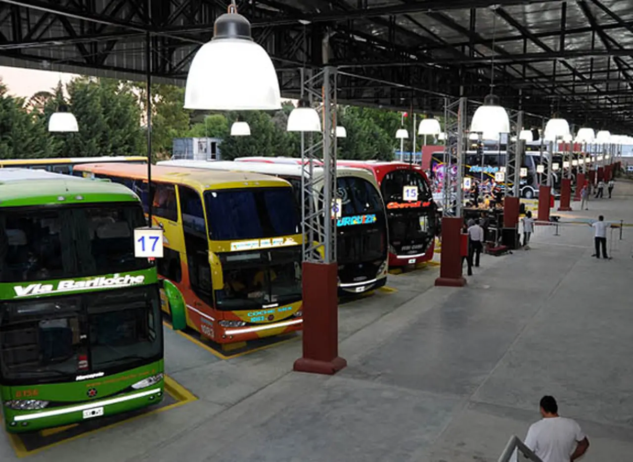 Paritarias: choferes de micros de larga distancia anunciaron 3 de dí­as paro en febrero