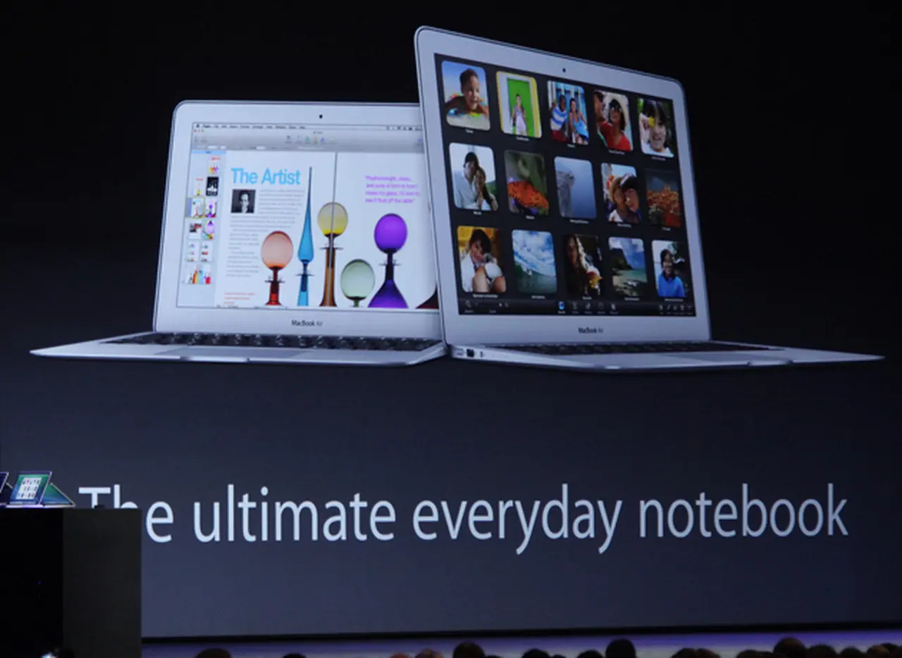 Apple lanza una MacBook Air, con procesadores Intel de cuarta generación y 12 horas de baterí­a