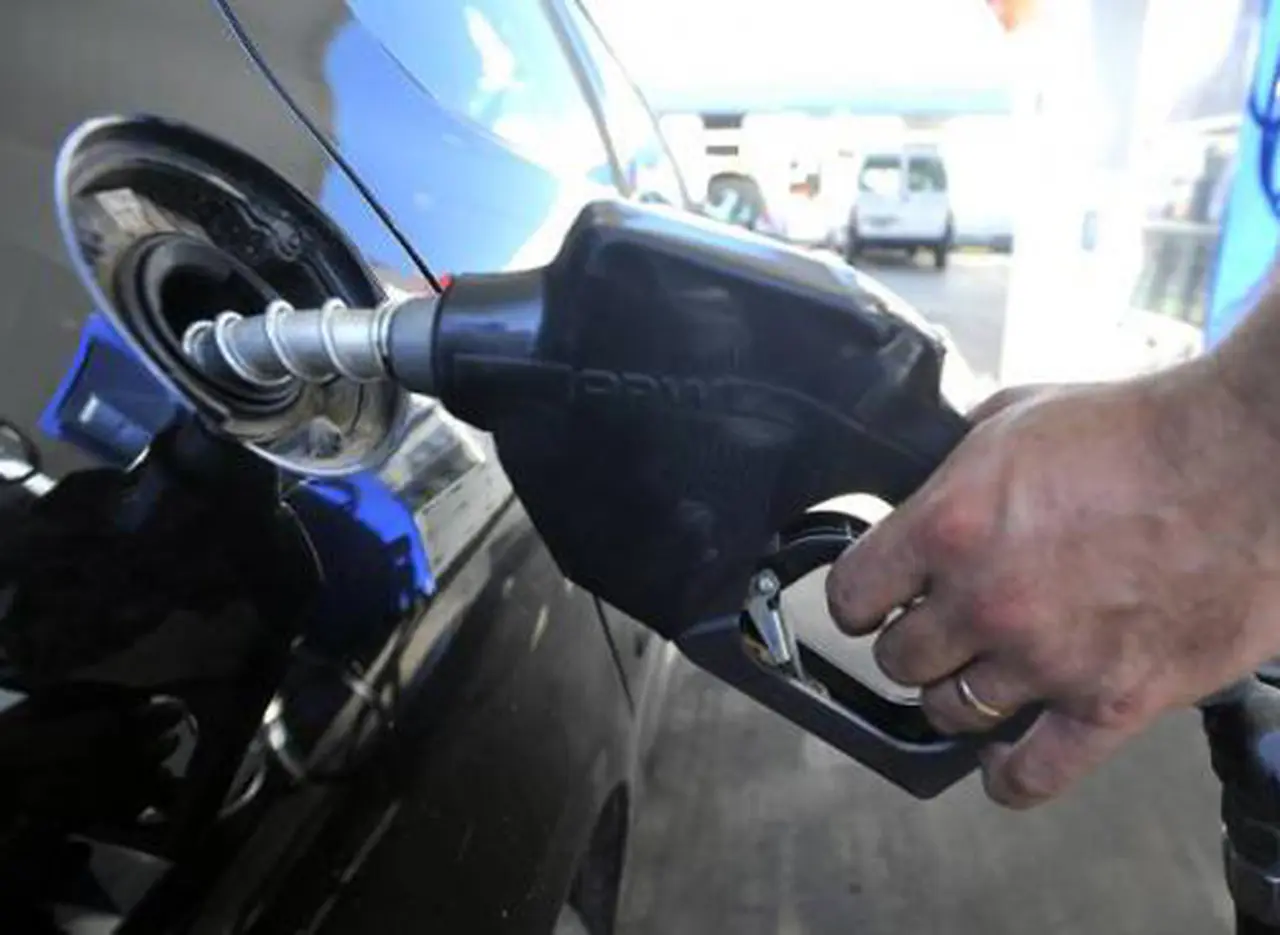 Las petroleras aumentaron las naftas y el precio superó la barrera de los $10
