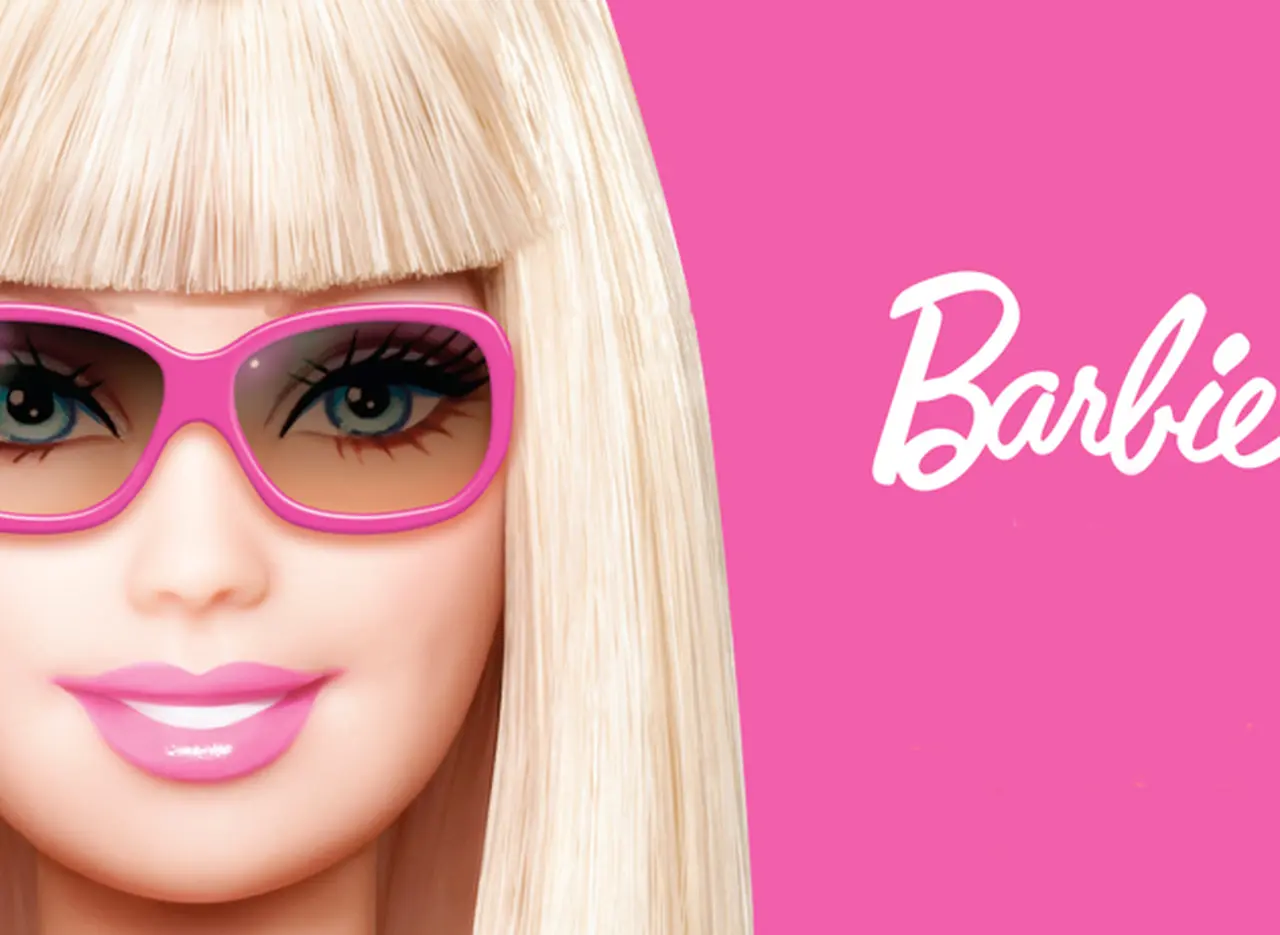 ¿Cómo lucirí­a Barbie si tuviera las curvas de una mujer real?