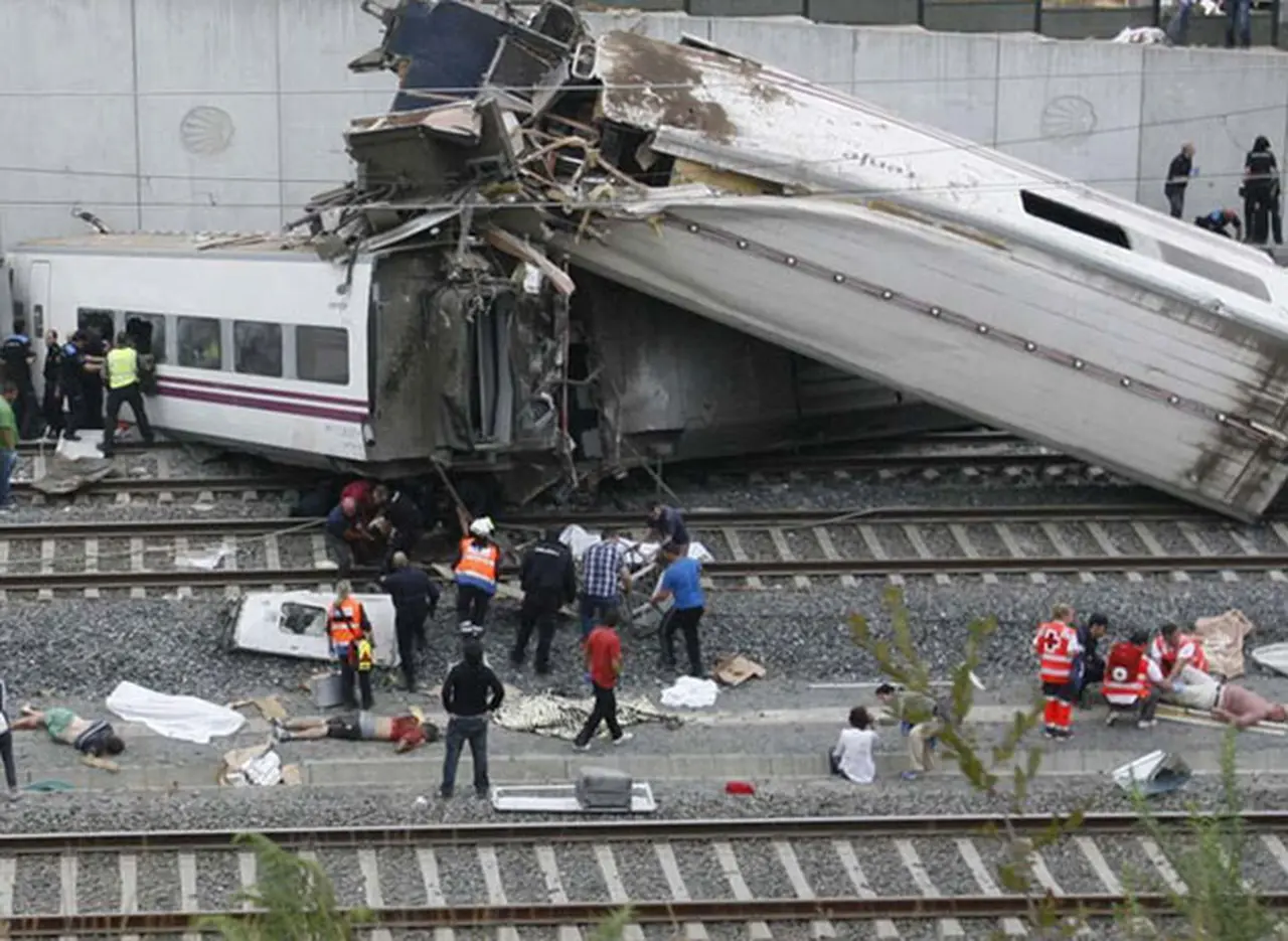 Tragedia en España: Se elevaron las ví­ctimas fatales a 80 por el descarrilamiento de un tren