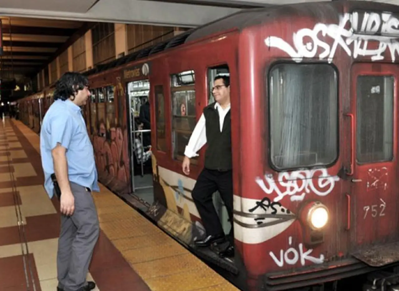 Otra vez el subte: un ataque de furia de pasajeros obligó a intervenir a la Metropolitana