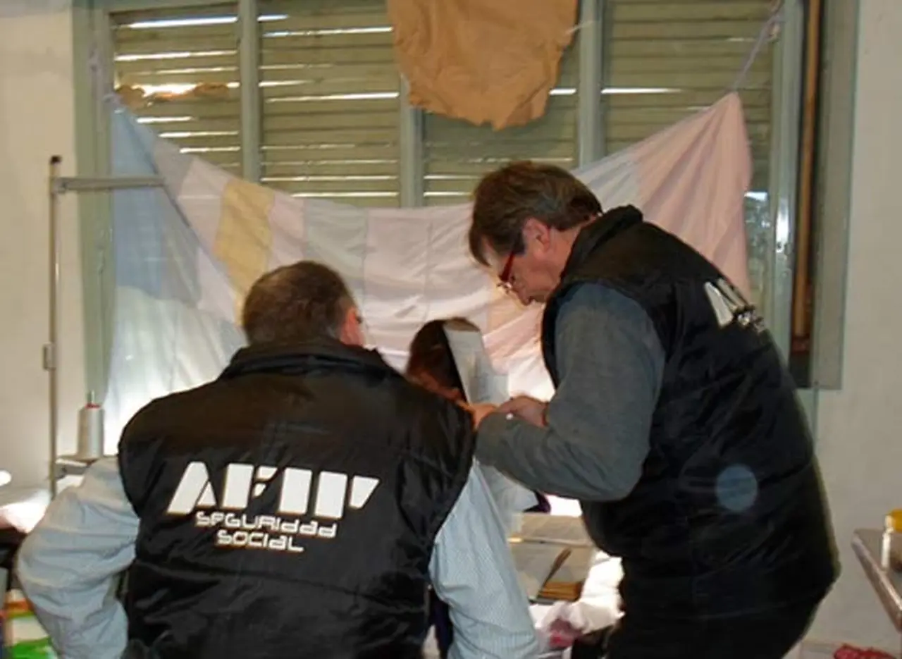 La AFIP denunció por "trata de personas" a un empresario textil de Buenos Aires