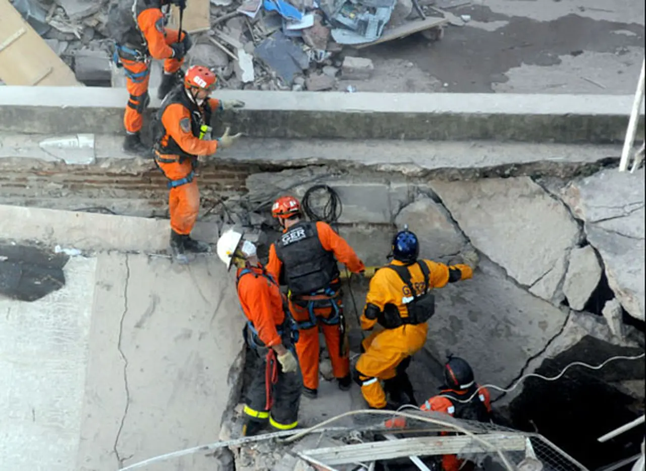 A dos dí­as de la tragedia en Rosario, todaví­a hay once desaparecidos