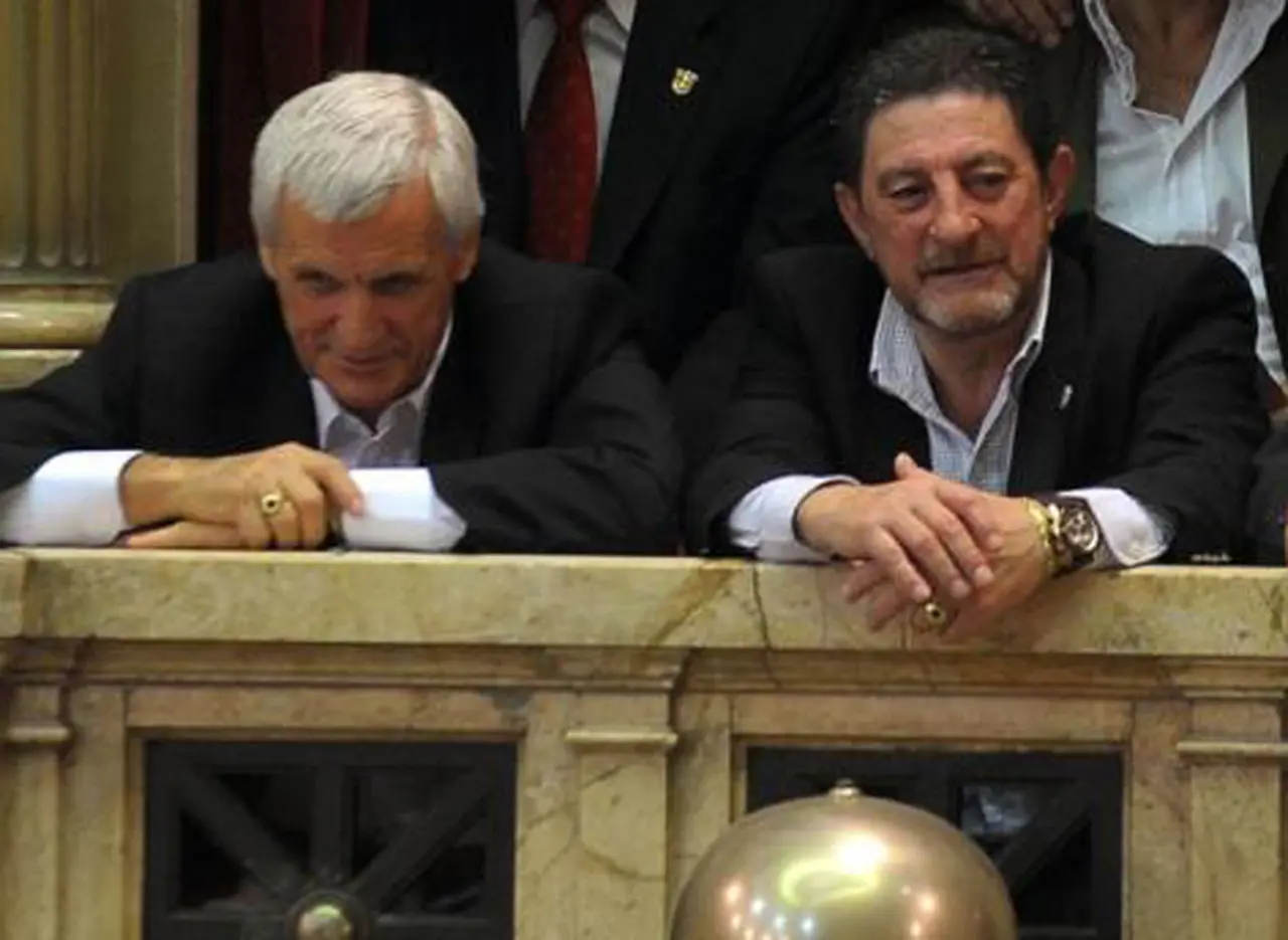 Se abrió el "libro de pases": CGT oficialista avisa que acompañará a quien gane en 2015