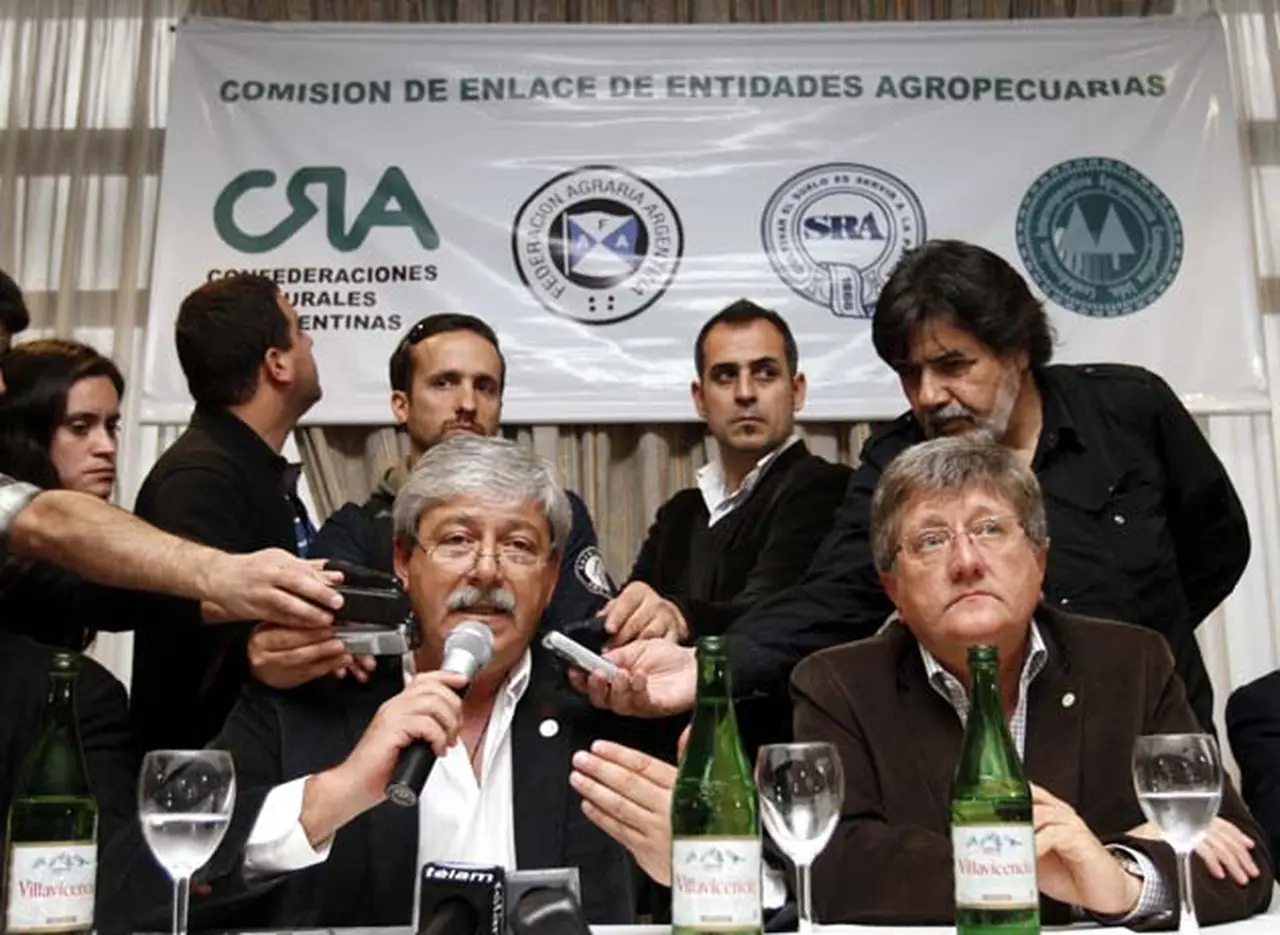 Después del escrache de Cristina, Buzzi quiso devolver el subsidio
