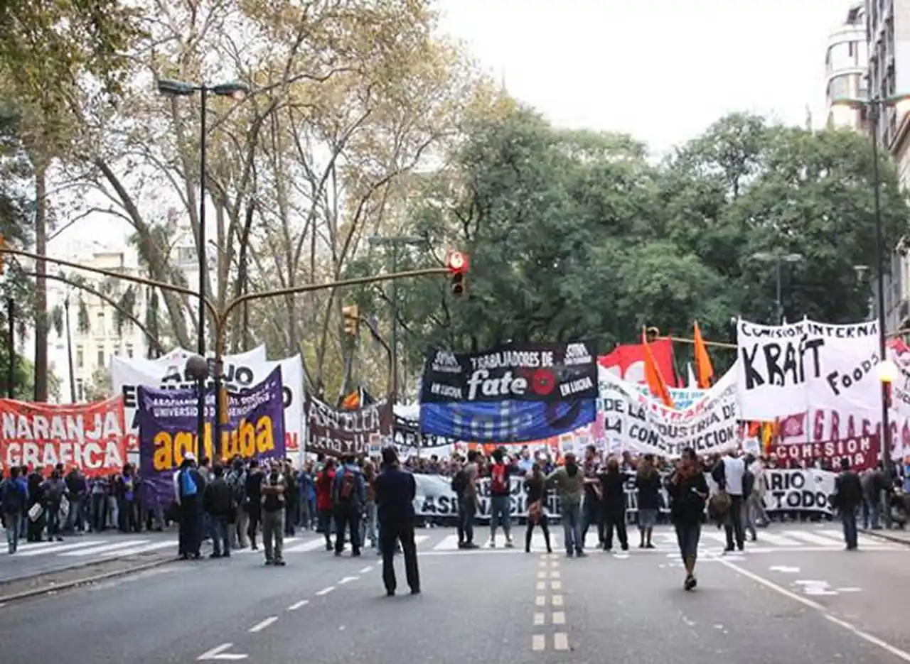 Más de 300 delegados marcharán por doble aguinaldo y reapertura de paritarias