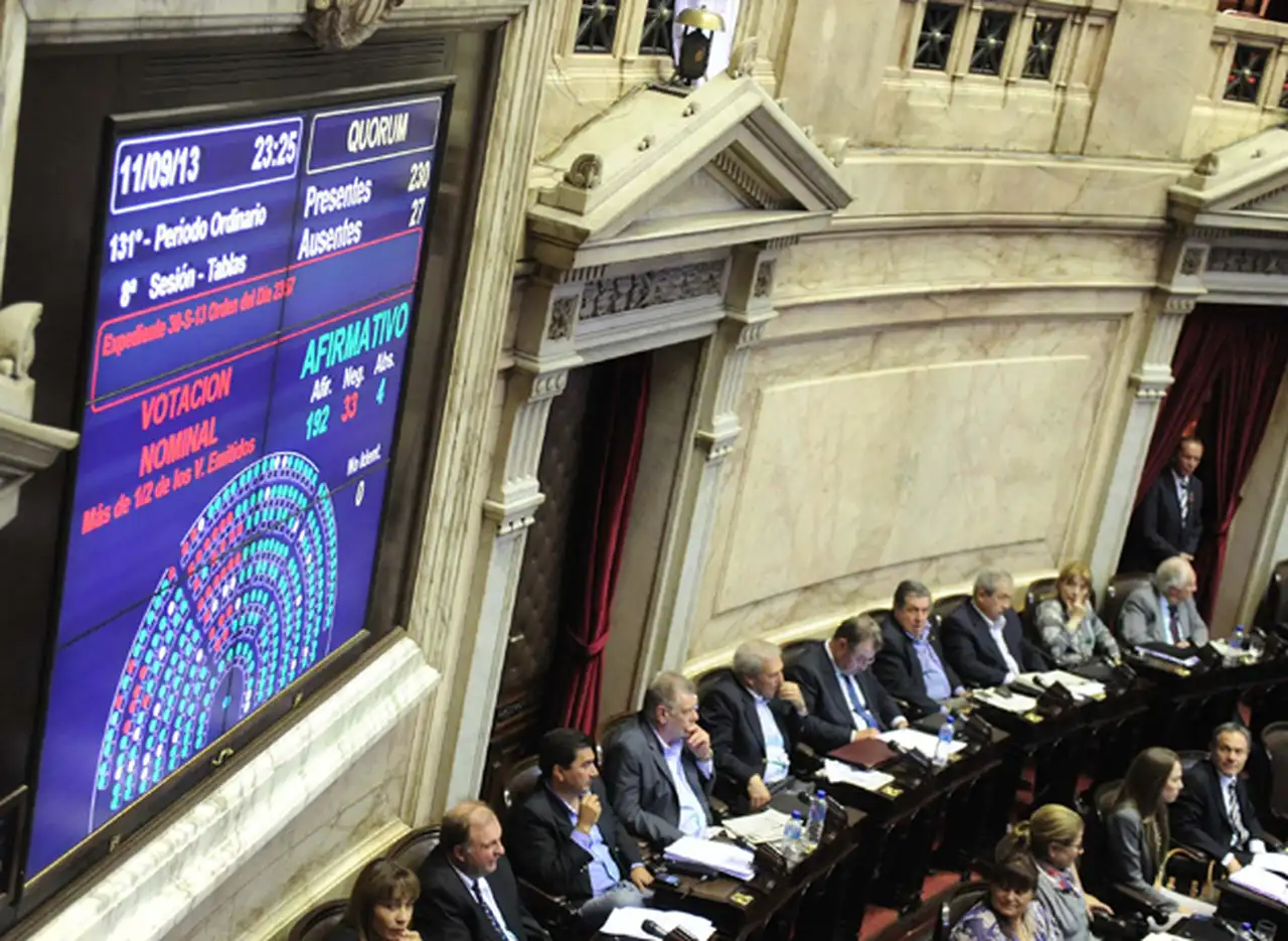 El oficialismo junta voto por voto para poder aprobar el Presupuesto 2014