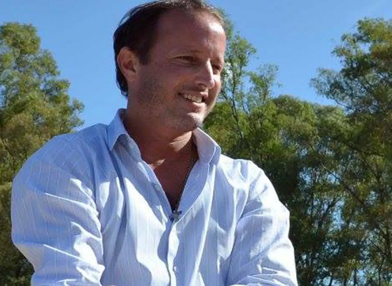La municipalidad de Lomas ahora dice que fue "impecable" la actuación de la agente despedida