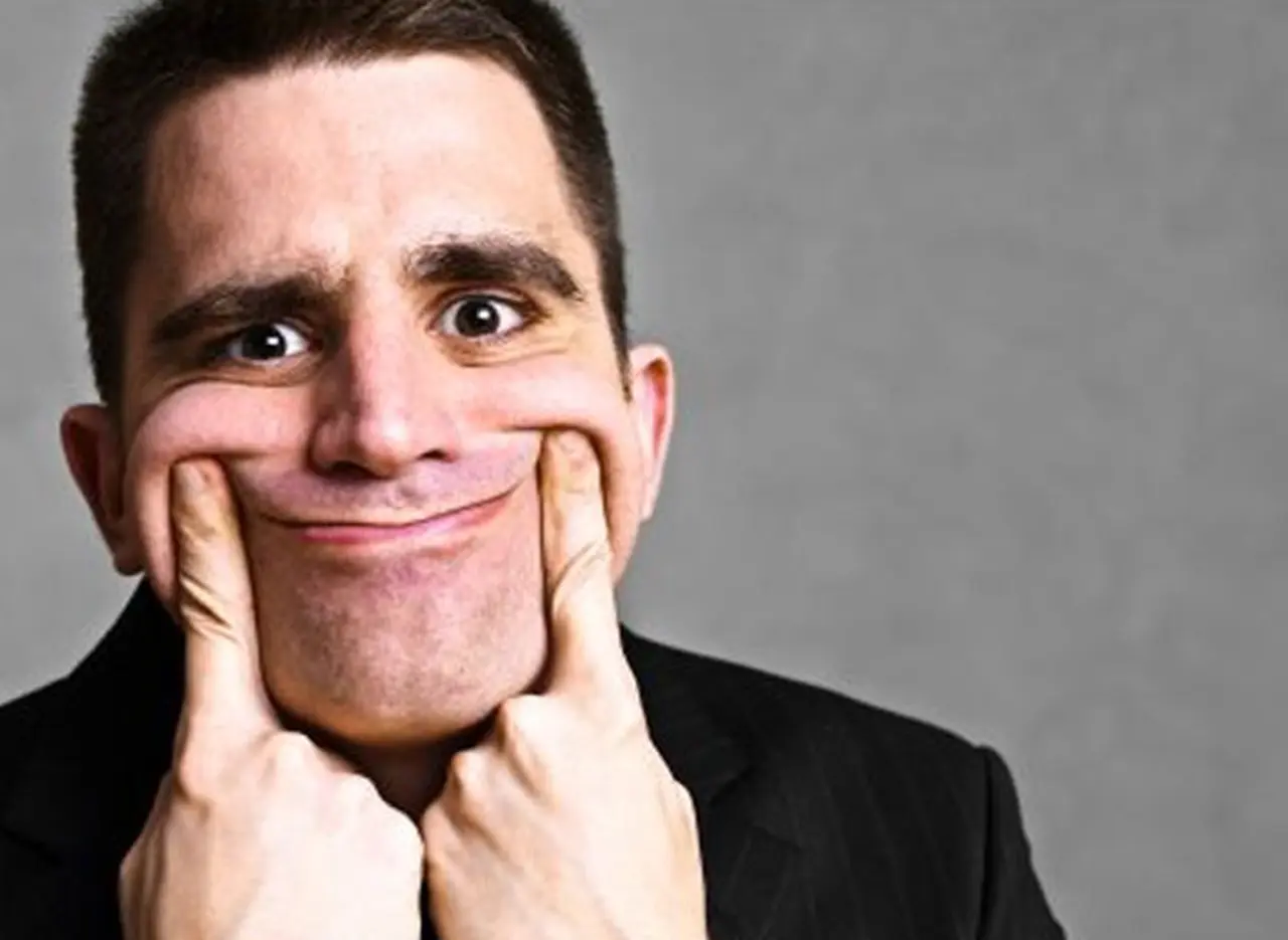 ¿Es capaz el cerebro humano de distinguir una sonrisa falsa?