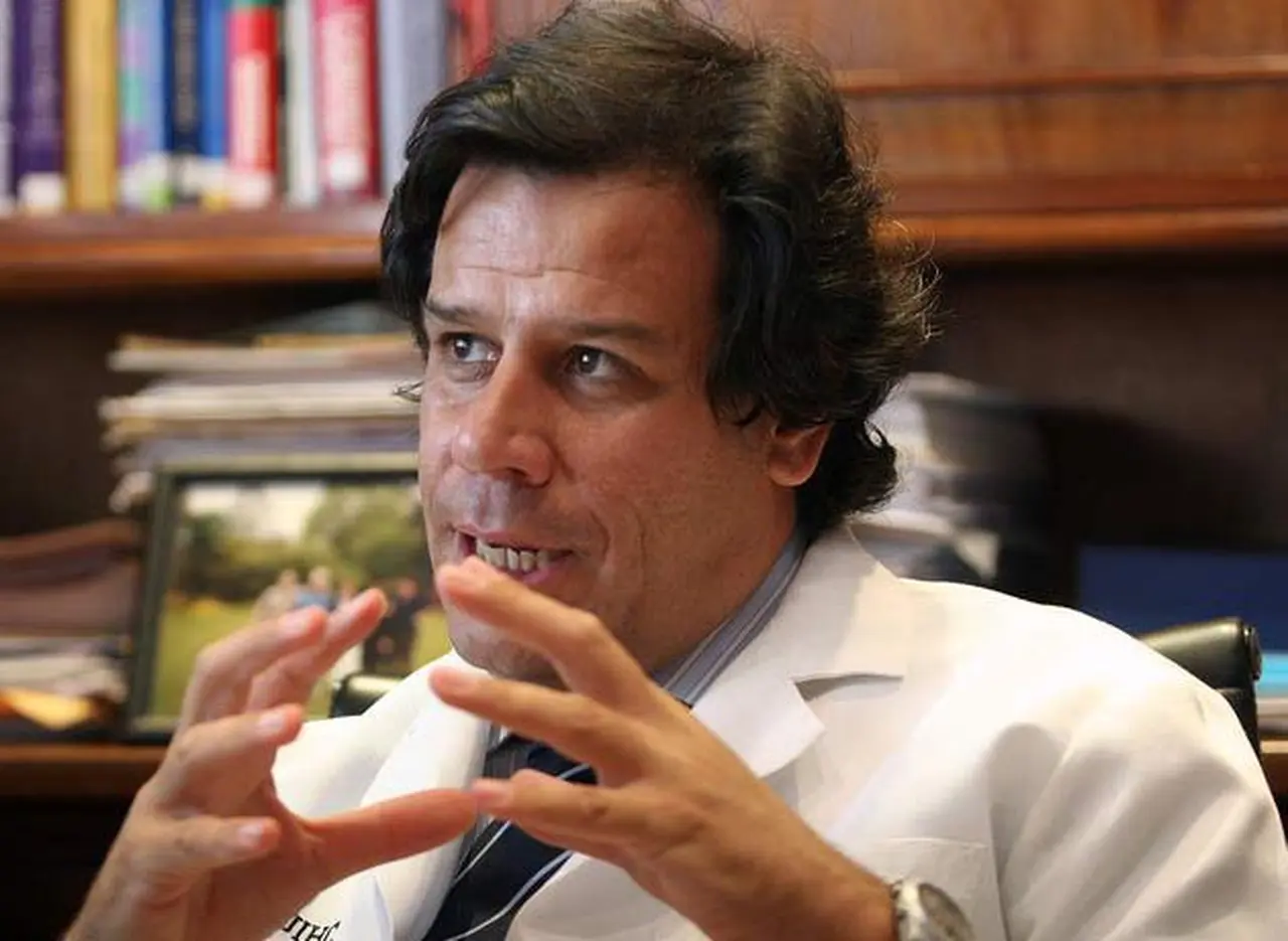 Telefónica convoca a una charla de Facundo Manes sobre "inteligencia colectiva" en Buenos Aires