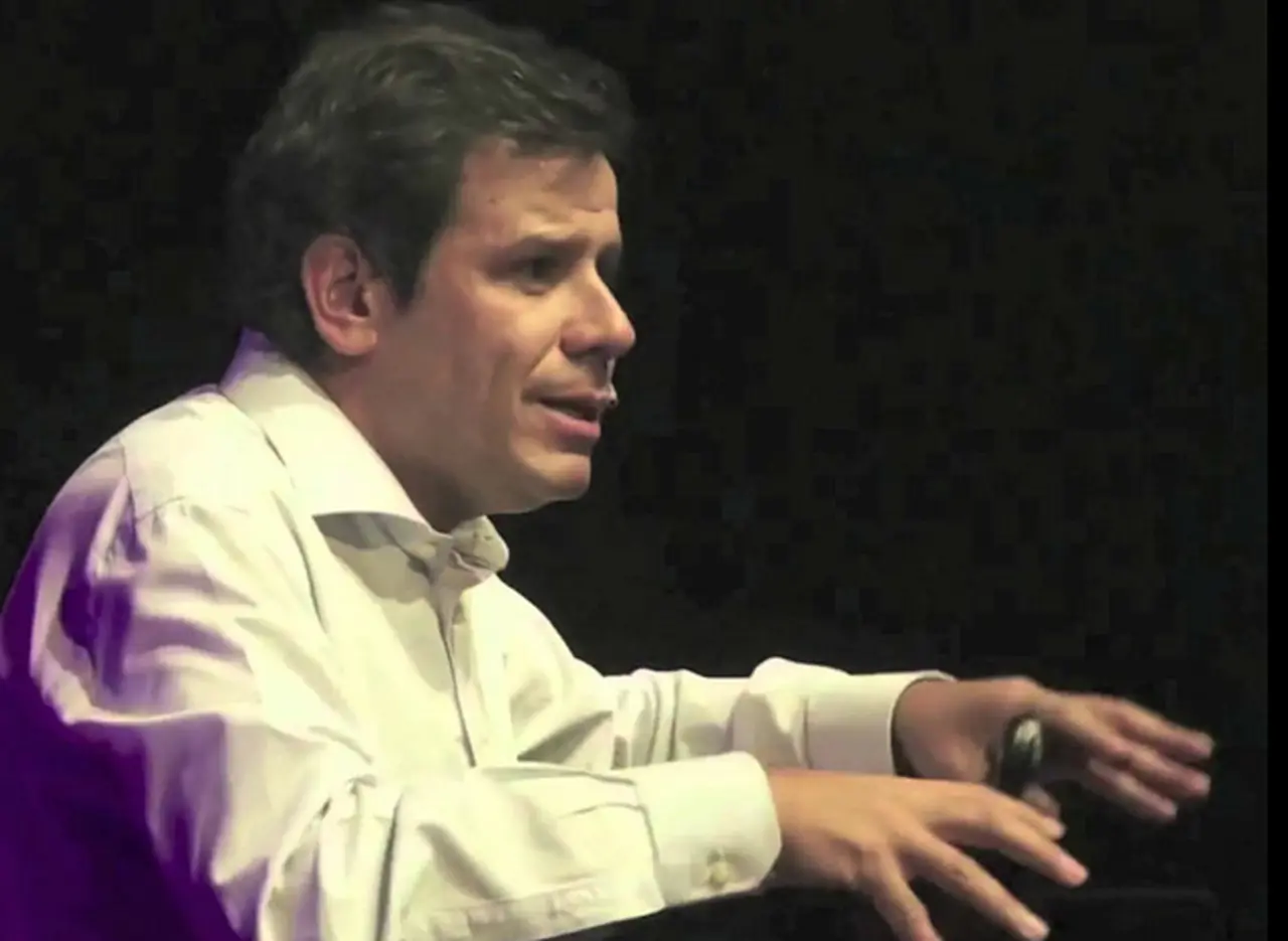 El médico que atiende a Cristina fundó un partido para "que se vayan todos" en 2002