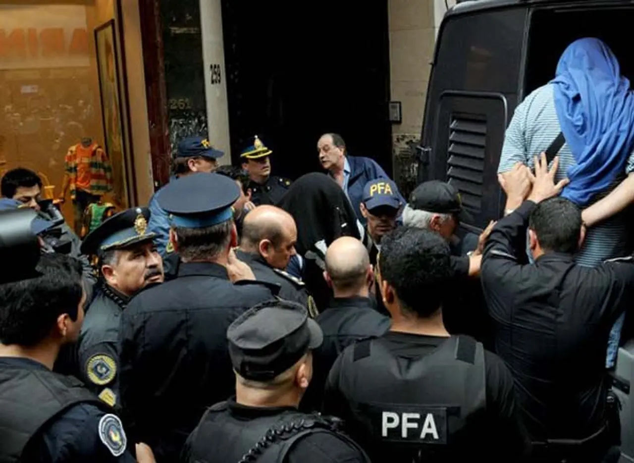 La policí­a realizó operativo en una "cueva" vinculada con la hinchada de Boca