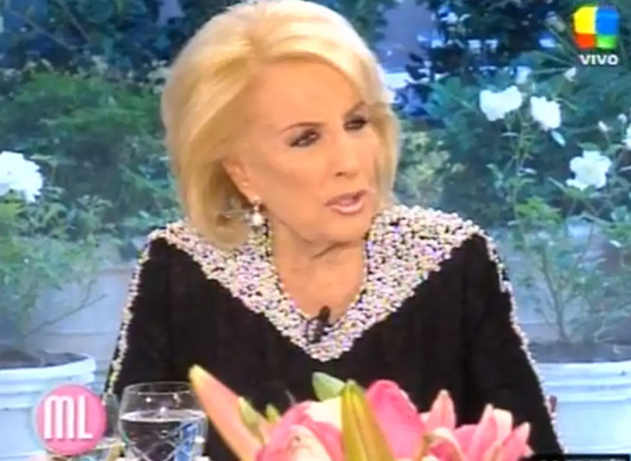 Mirtha Legrand a Jésica Cirio: "Decile a Martí­n que cierre los ojitos para besarte"